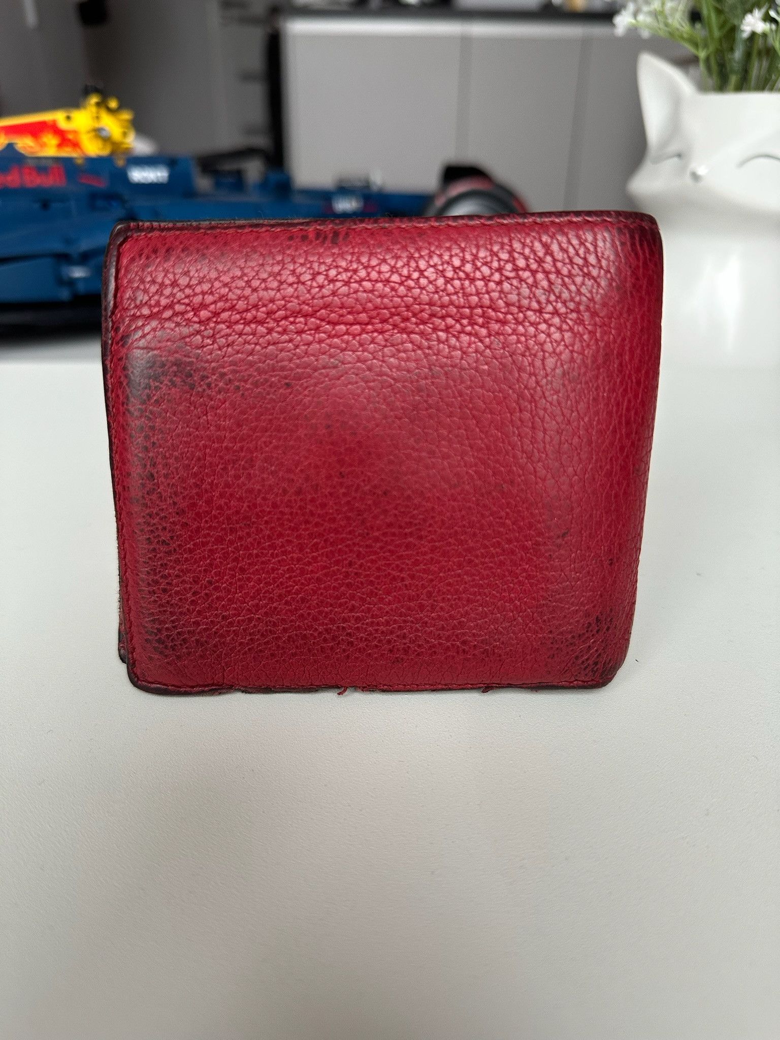 Gucci Authentic Gucci Wallet Distressed Logo Red Leather Size ONE SIZE - 2 Thumbnail