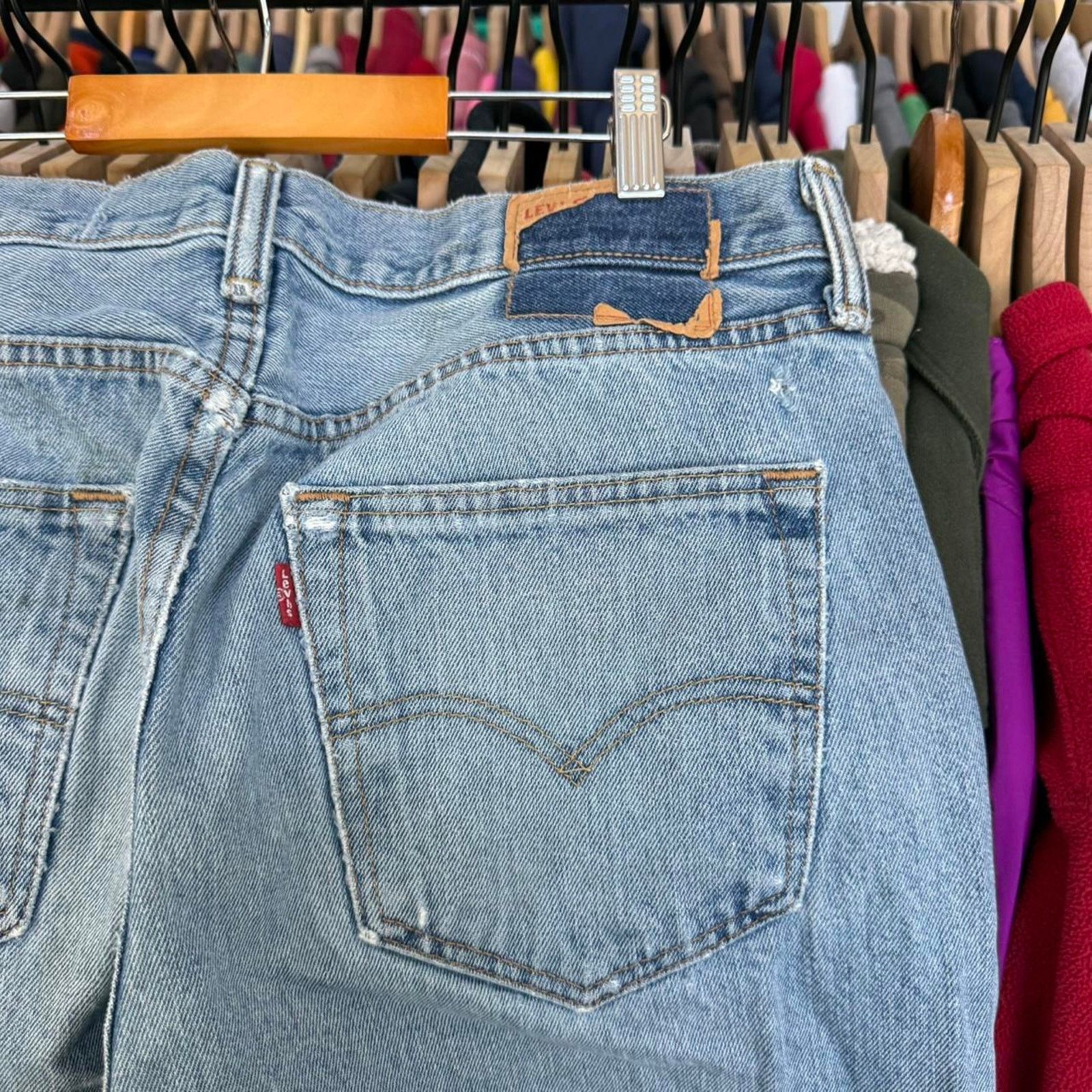 Levi's Vintage 80s or 90s Levis 501 Jeans Perfectly Distressed Size US 34 / EU 50 - 2 Thumbnail