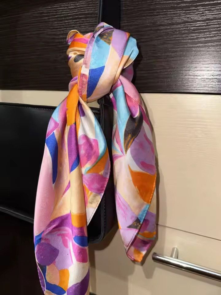 Japanese Brand ✨Elegant Bandana Square Scarf Silky Satin Print Size ONE SIZE - 2 Thumbnail