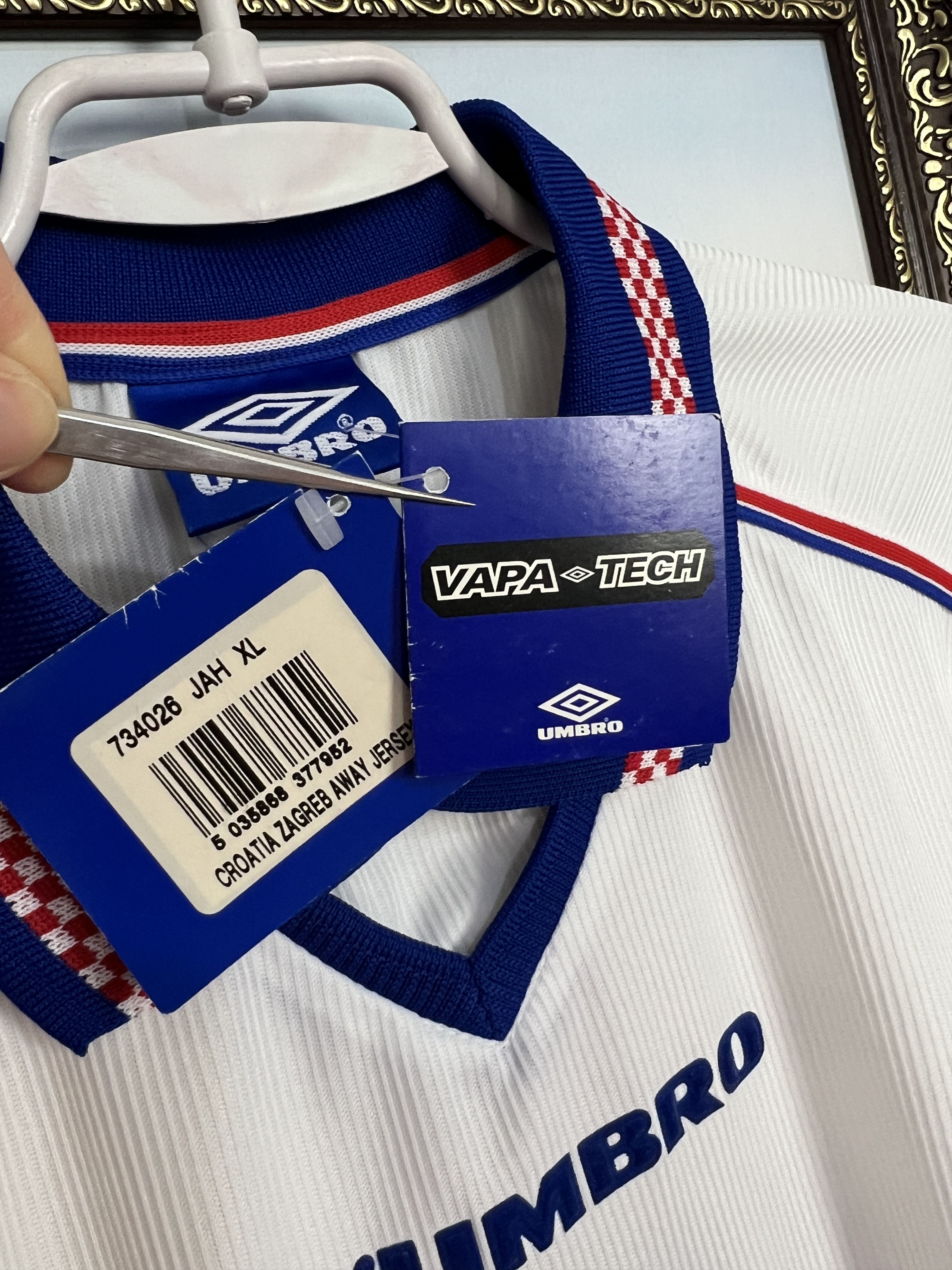 Umbro Dinamo Zagreb Away football shirt 1999 Soccer Jersey Trikot Size US XL / EU 56 / 4 - 8 Thumbnail