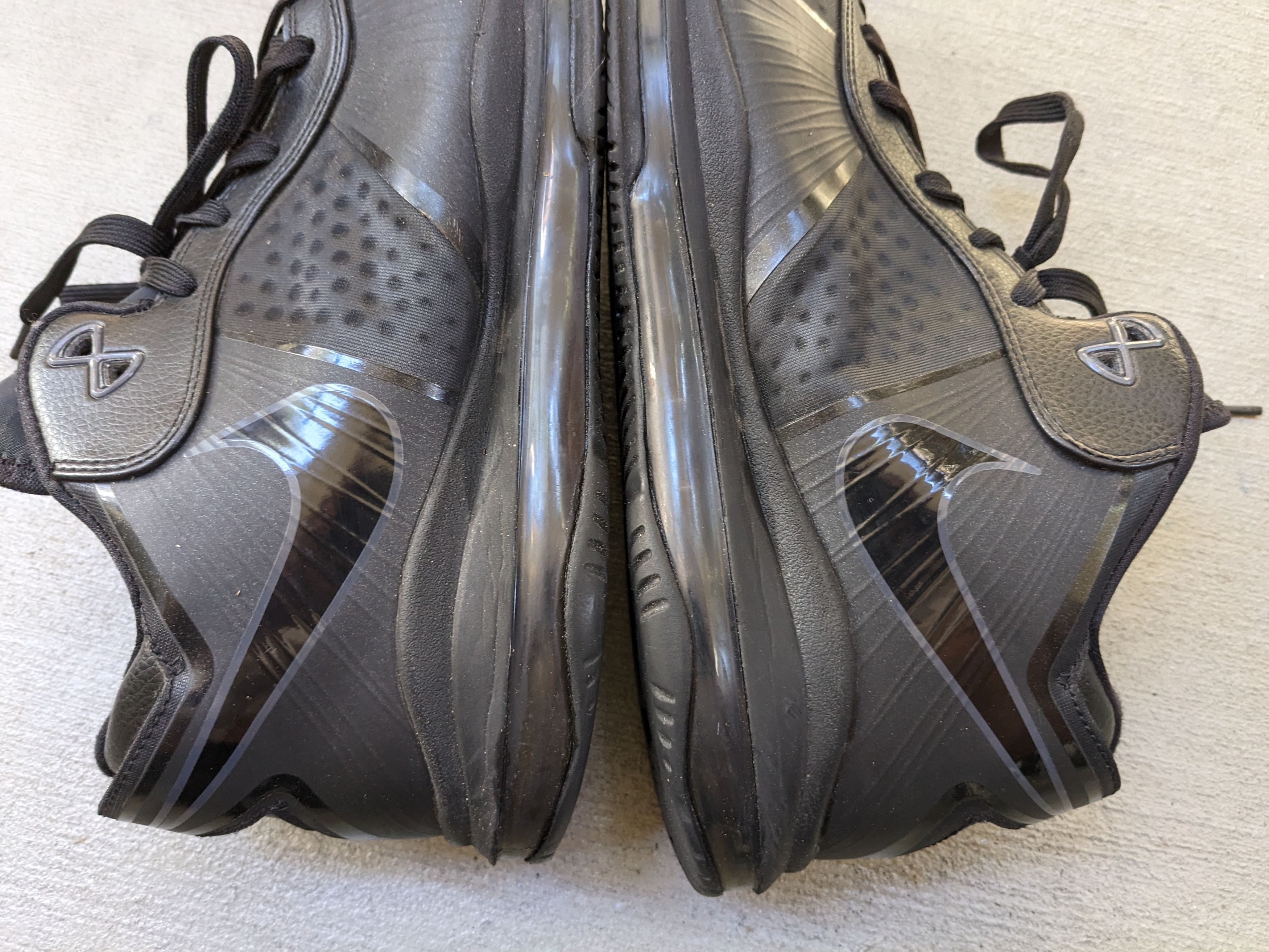 Nike Nike Lebron 8 V/2 Low Triple Black Size 12 456849-001 Size US 12 / EU 45 - 7 Thumbnail