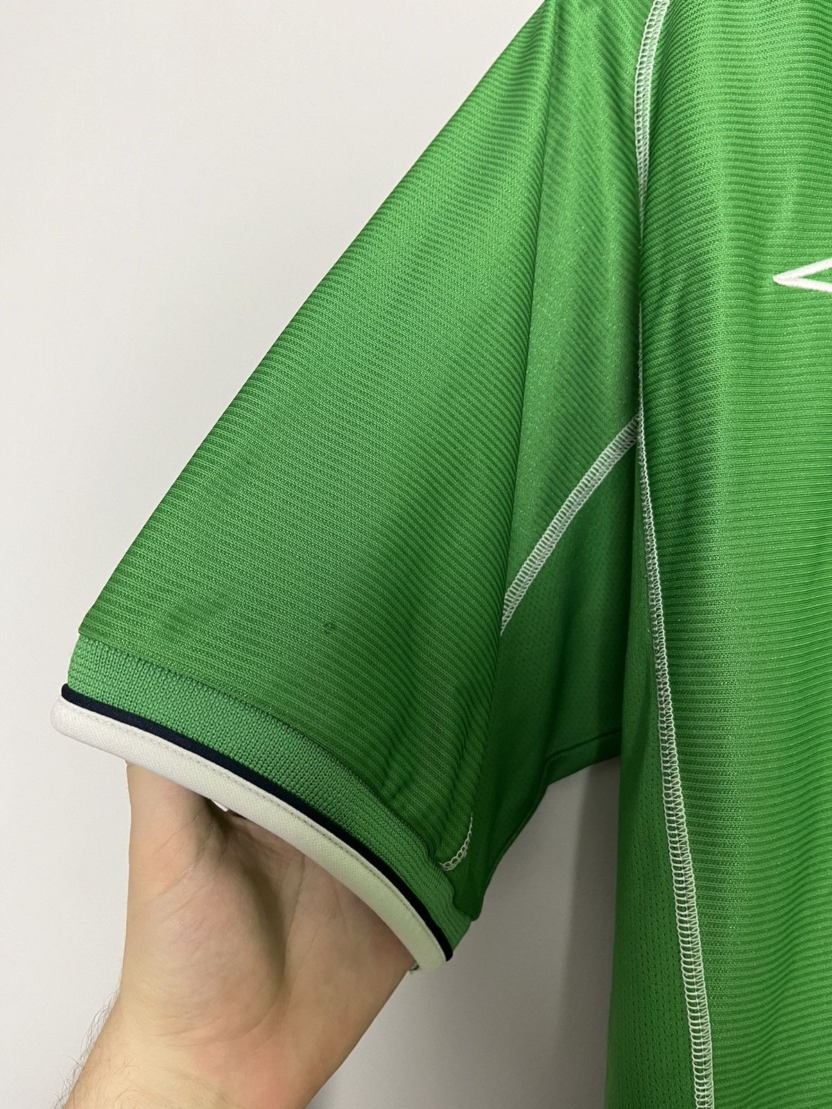 Umbro Vintage Umbro ireland 2002 SOCCER JERSEY TSHIRT Size US L / EU 52-54 / 3 - 5 Thumbnail