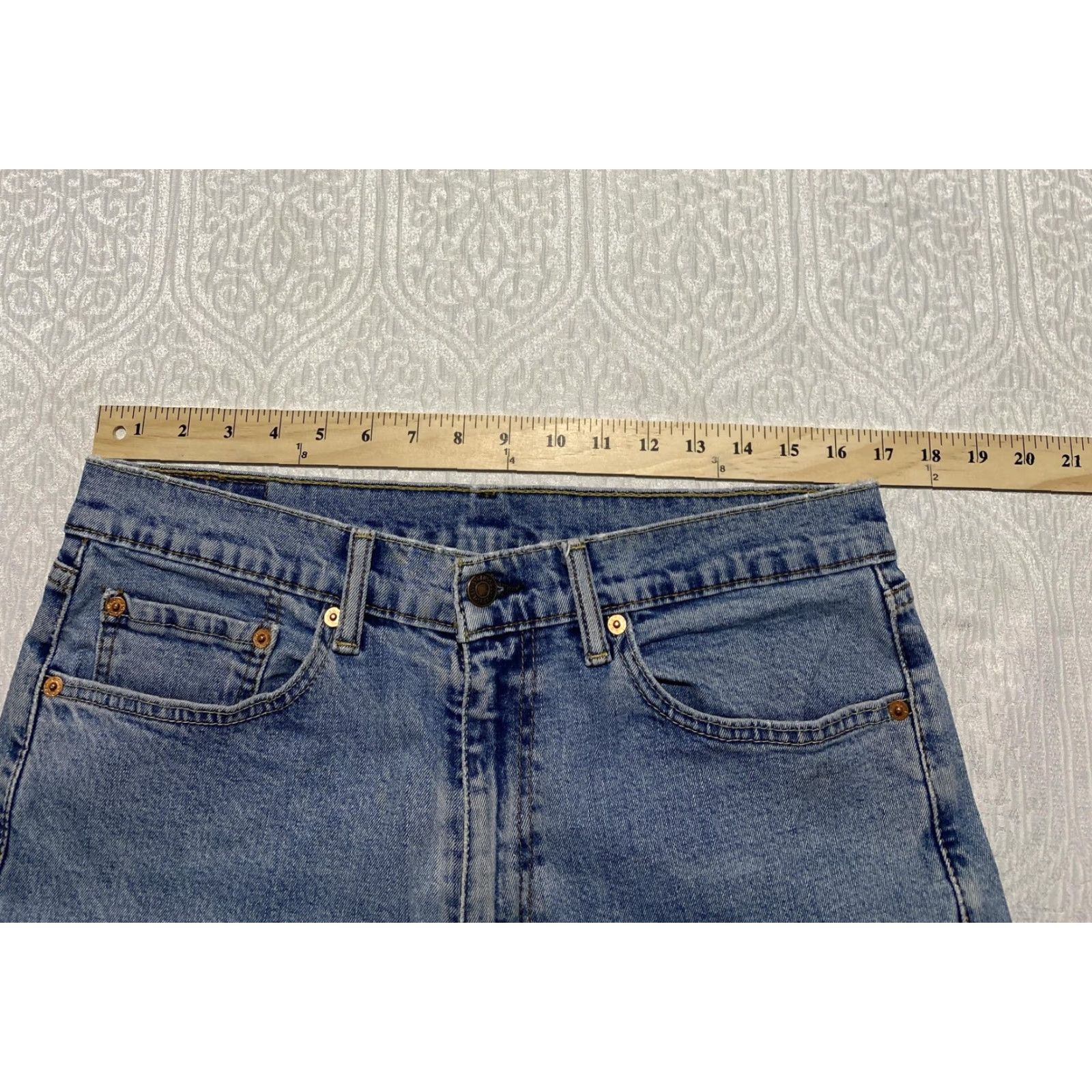 Levi's VINTAGE? No. But Levis 505 Jeans Mens 34x32 Blue Medium Wash Straight Leg Zip Fly Denim Size US 34 / EU 50 - 6 Thumbnail
