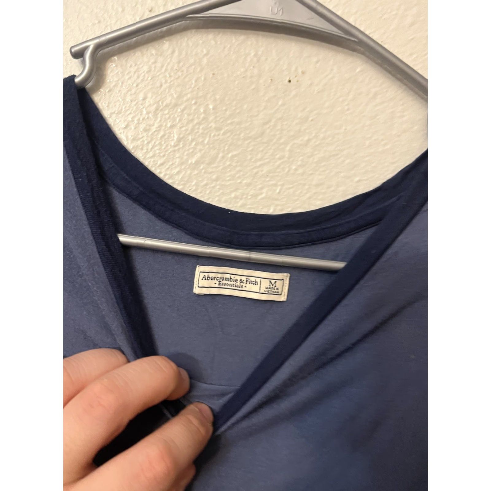 Abercrombie & Fitch Abercrombie & Fitch Shirt Medium Womens Knit Blue Solid Essential Vintage Size M / US 6-8 / IT 42-44 - 3 Thumbnail