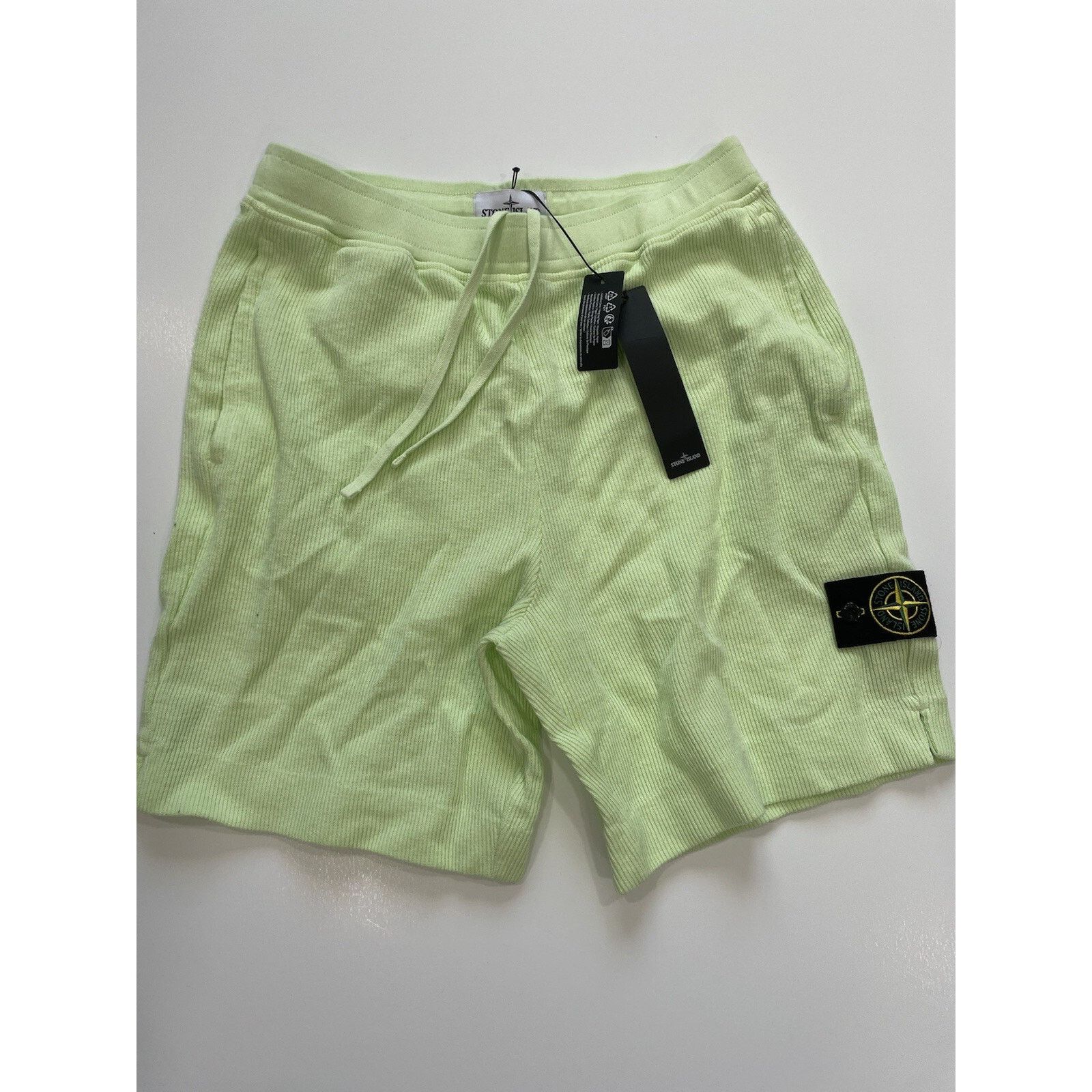Stone Island STONE ISLAND FELPA BERMUDA MEDIUM IN GREEN NWT Size US 32 / EU 48 - 1 Thumbnail