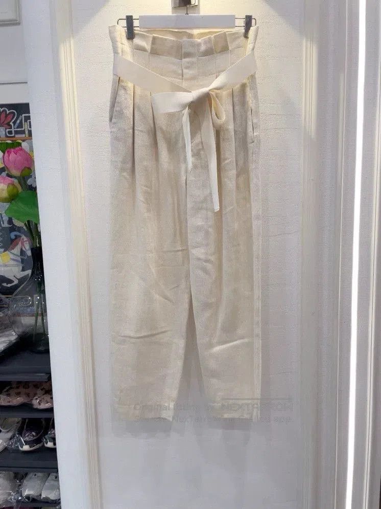 Brunello Cucinelli beige pleated casual pants with belt. Size US 38 / EU 54 - 1 Thumbnail