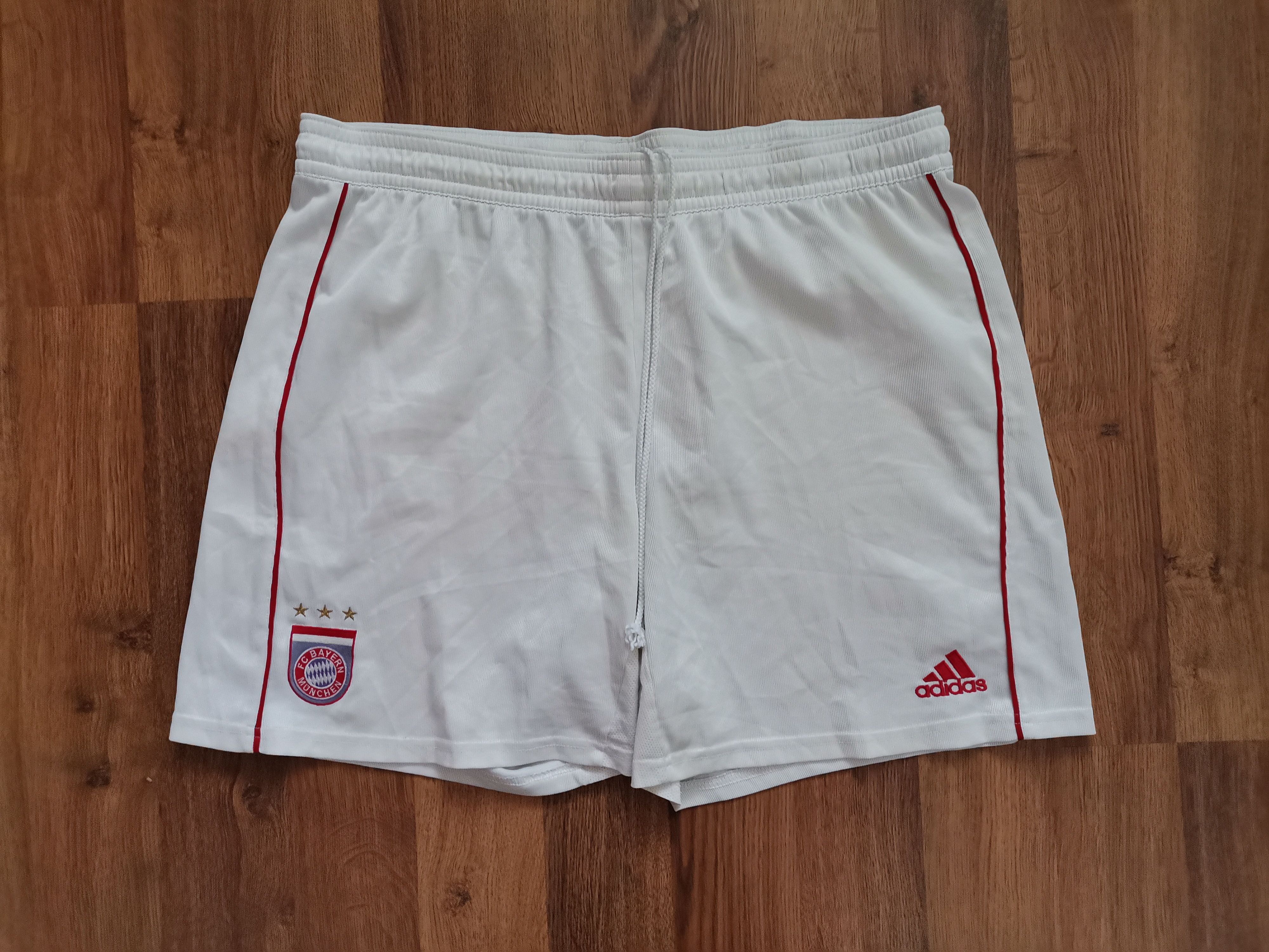 Adidas Vintage Adidas FC Bayern Munchen Shorts Size US 36 / EU 52 - 1 Thumbnail