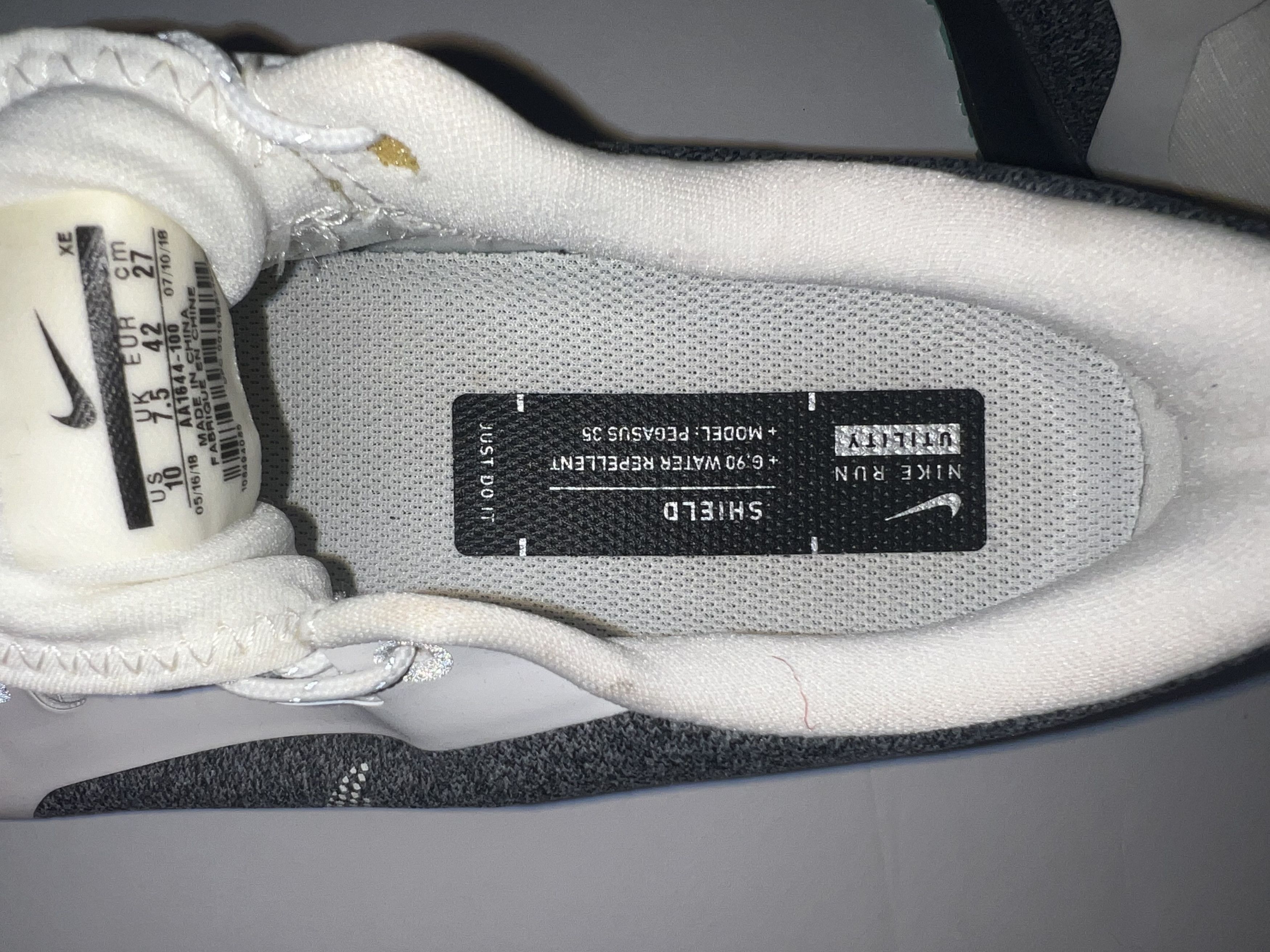Nike Wmns Air Zoom Pegasus 35 Run Shield 'Oil Grey' Size US 10 / IT 40 - 7 Thumbnail