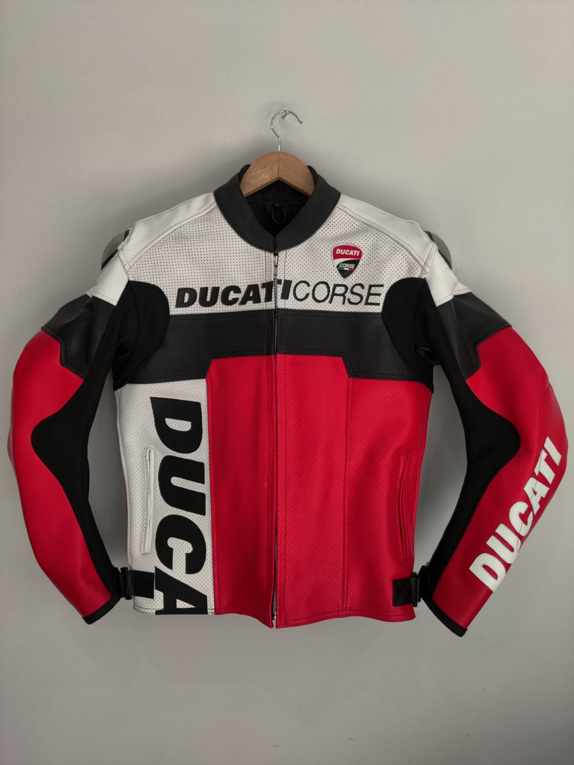 Ducati 💀🔥 DUCATI CORSE MOTORCYCLE LEATHER JACKET STREETWEAR Size US M / EU 48-50 / 2 - 3 Thumbnail
