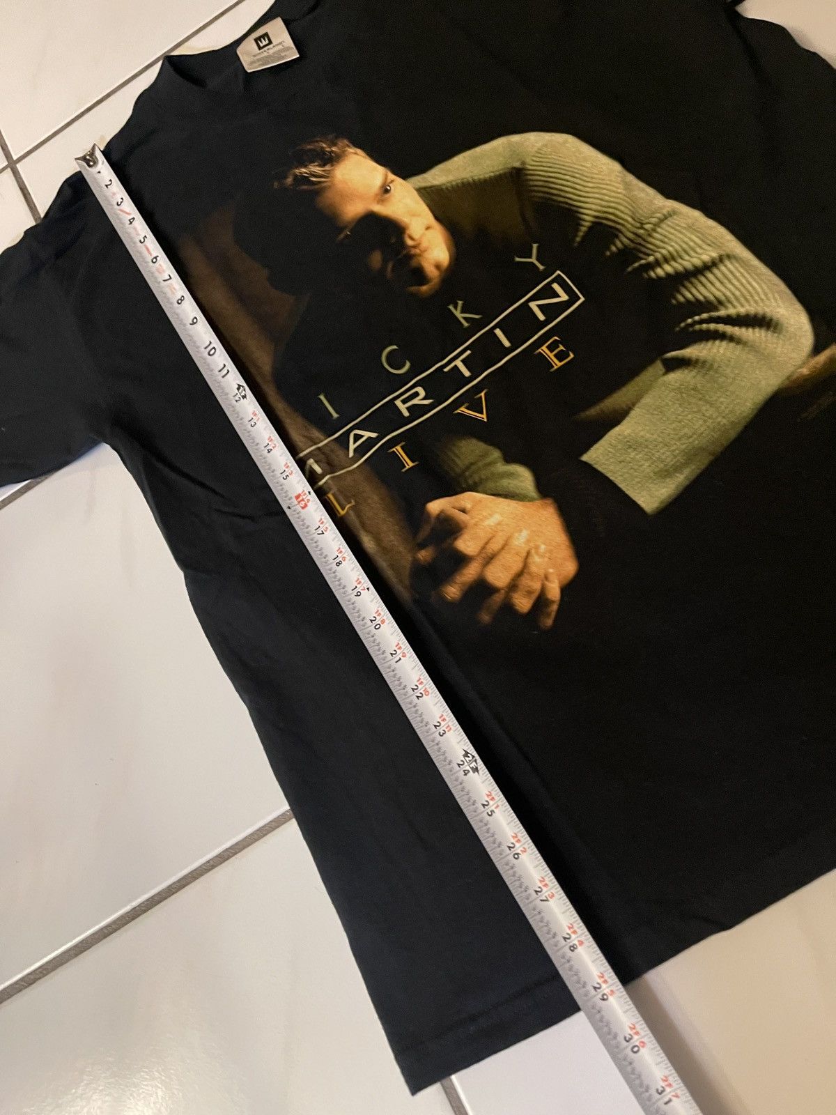 Vintage Vintage Ricky Martin Livin La Vida Loca Concert Tour T-Shirt Size US L / EU 52-54 / 3 - 5 Thumbnail