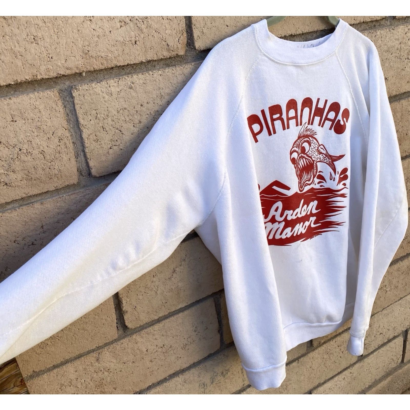 Vintage VINTAGE Piranhas Raglan Sweatshirt White XL Size US XL / EU 56 / 4 - 5 Thumbnail