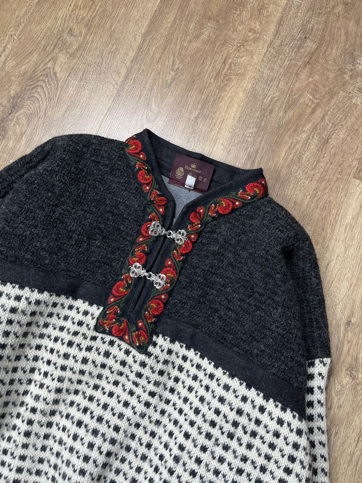 Vintage ➕ vintage made in Norway heavy knit dale of Norway style Size US XL / EU 56 / 4 - 2 Thumbnail