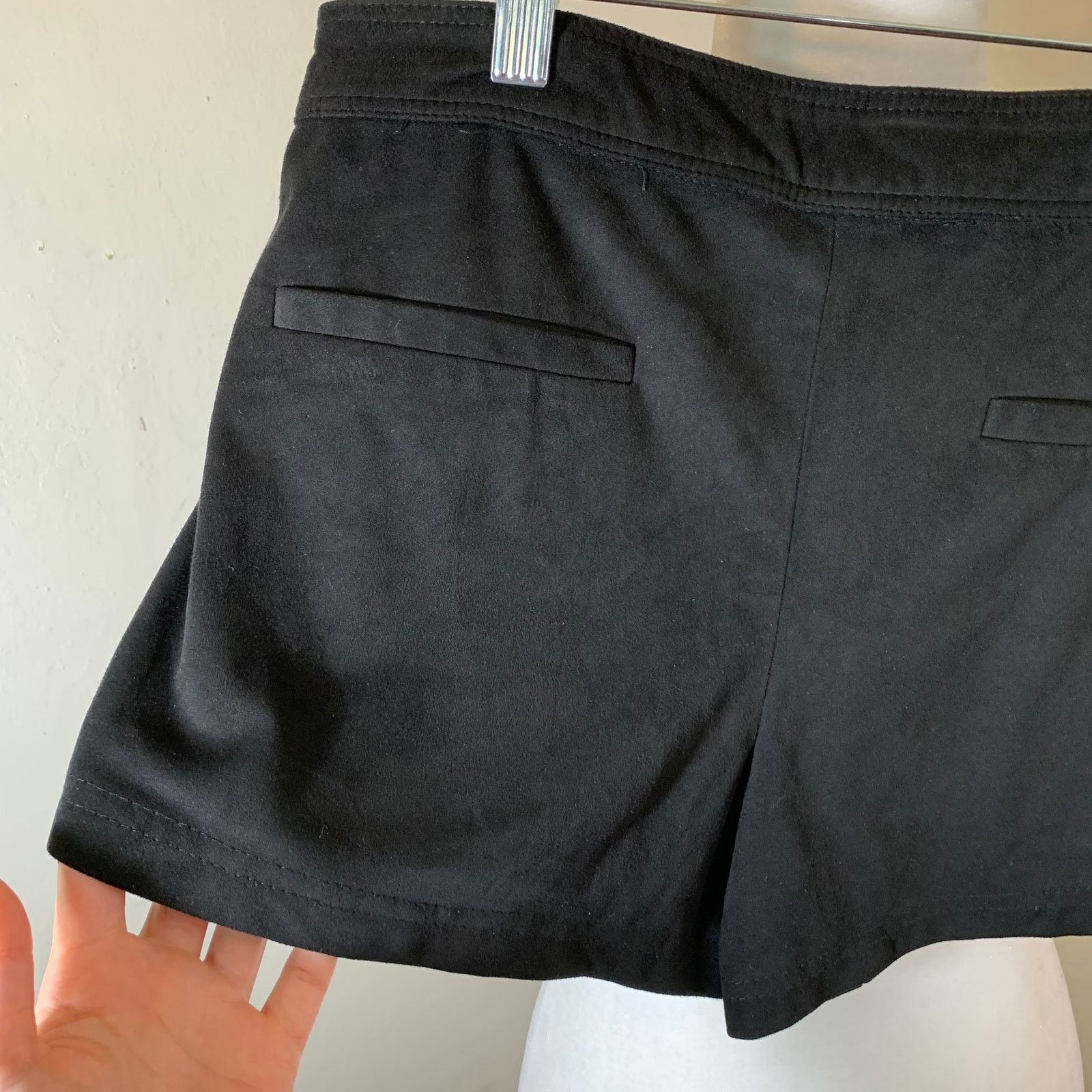 Forever 21 Forever21 Faux leather women’s shorts size 27 Size 27" / US 4 / IT 40 - 3 Thumbnail