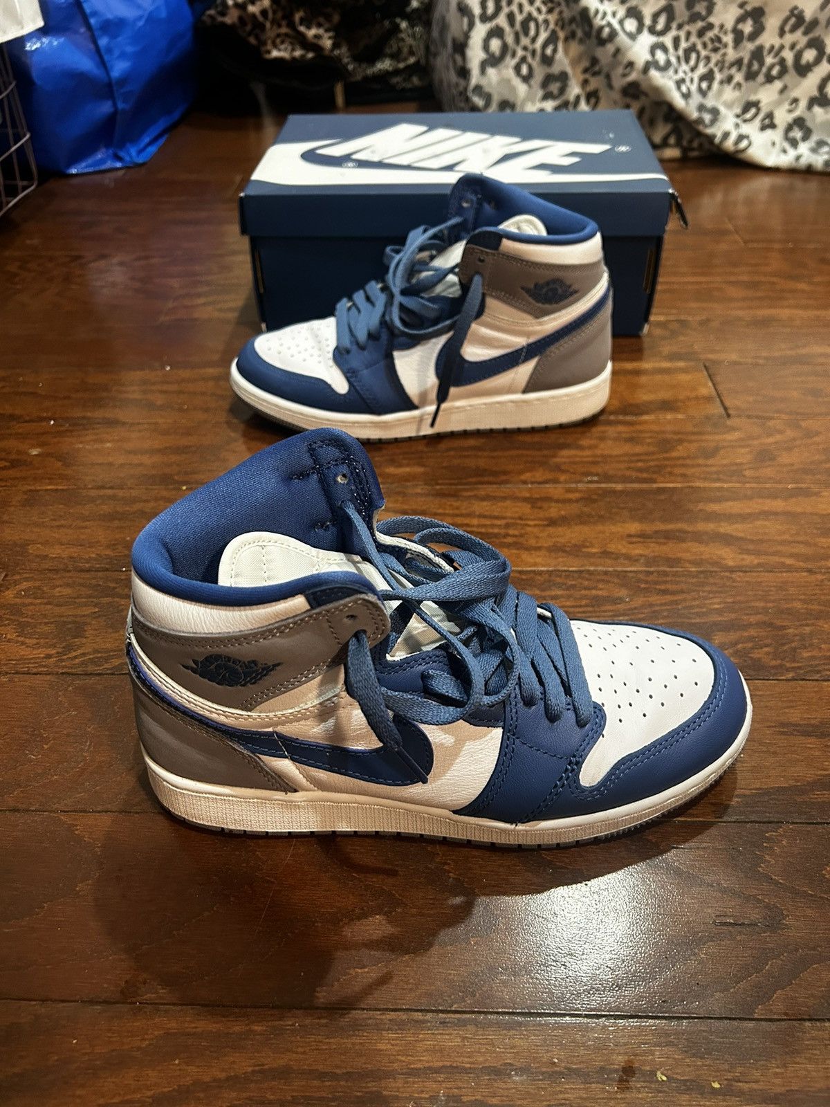Jordan Brand Air Jordan 1 Mid True Blue / Cement Grey — 4.5Y (W 6) Size US 6 / EU 39 - 1 Thumbnail