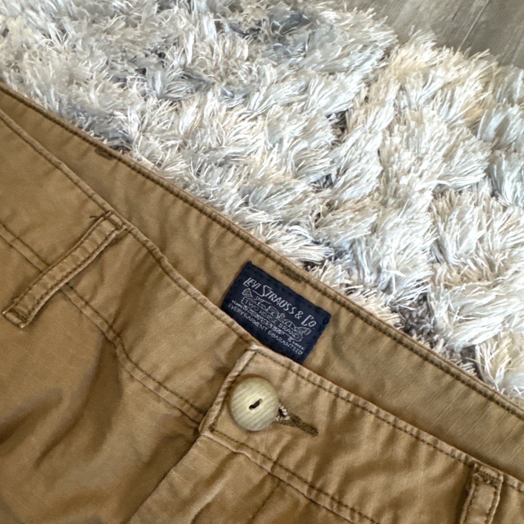 Levi's VINTAGE Levi's Cargo Shorts Men 38 Khaki Multi Pocket Casual Beige Y2K Rare Sz 38 Size US 38 / EU 54 - 3 Thumbnail