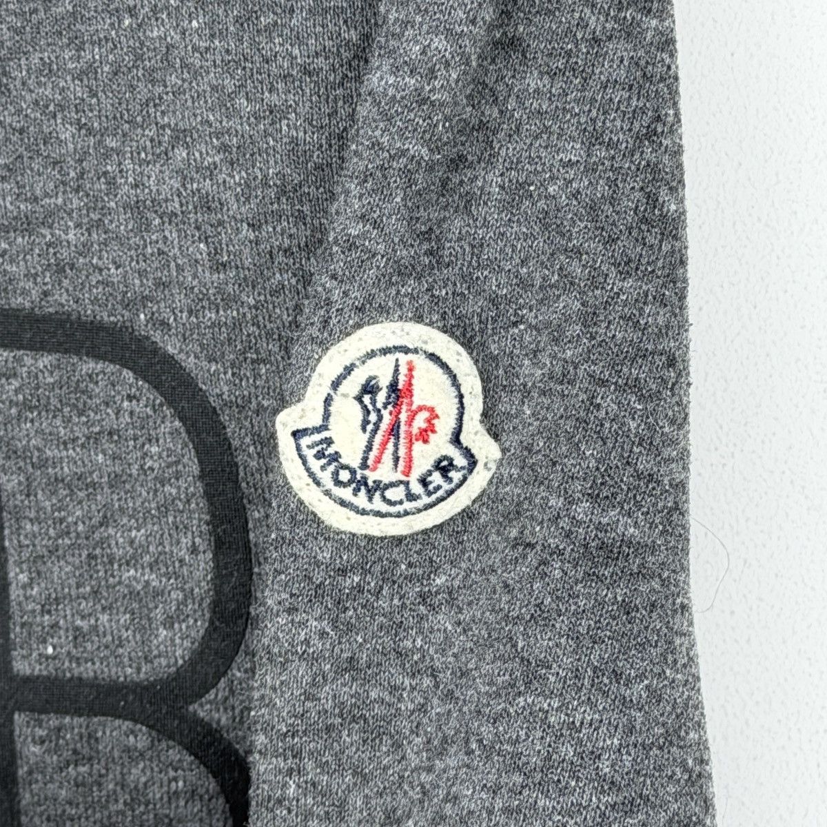 Moncler Moncler Sweatshirt Crewneck Grey Logo Size US M / EU 48-50 / 2 - 7 Thumbnail