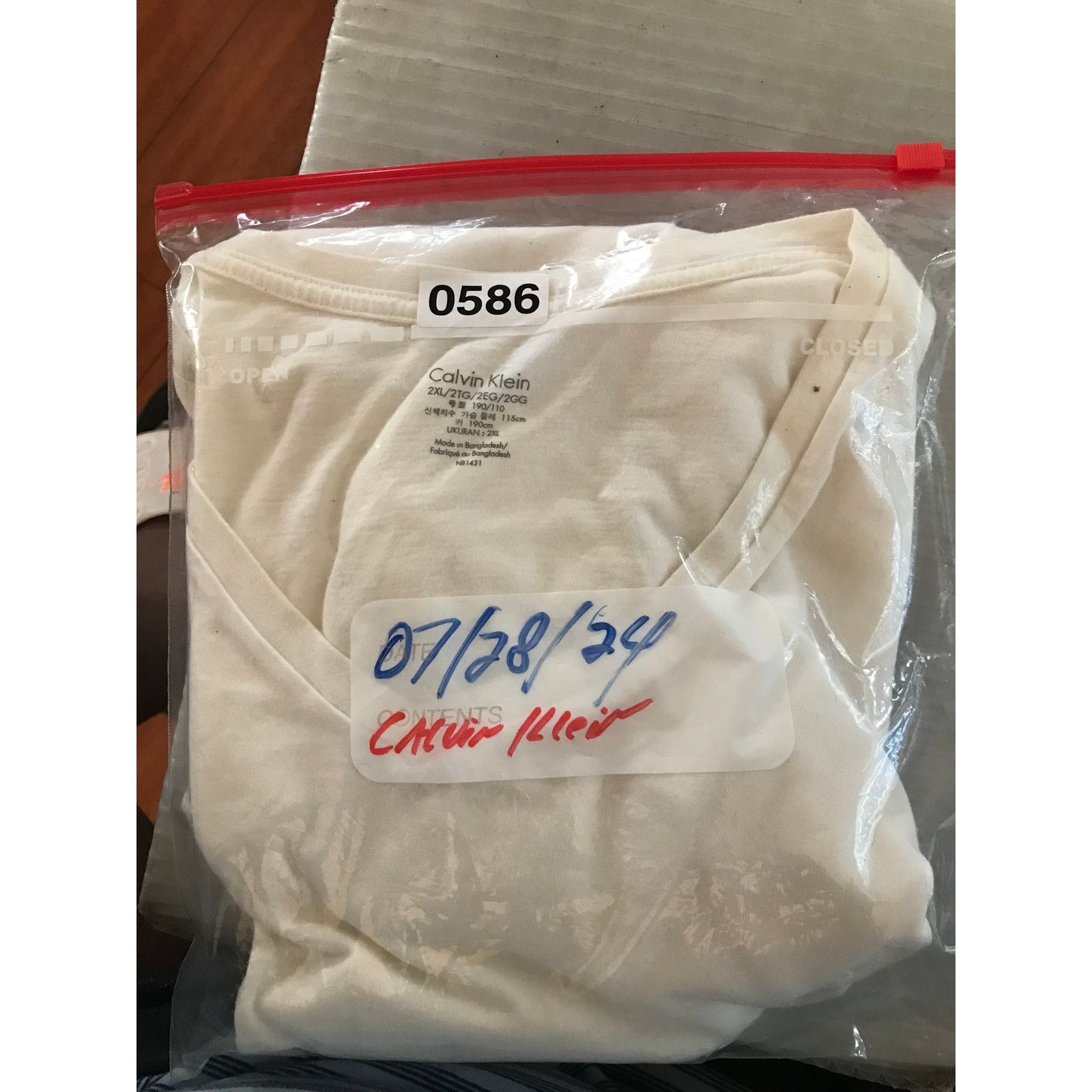Calvin Klein CALVIN KLEIN T-Shirt Men's 2XL Cream Short Sleeved Size US XXL / EU 58 / 5 - 6 Thumbnail