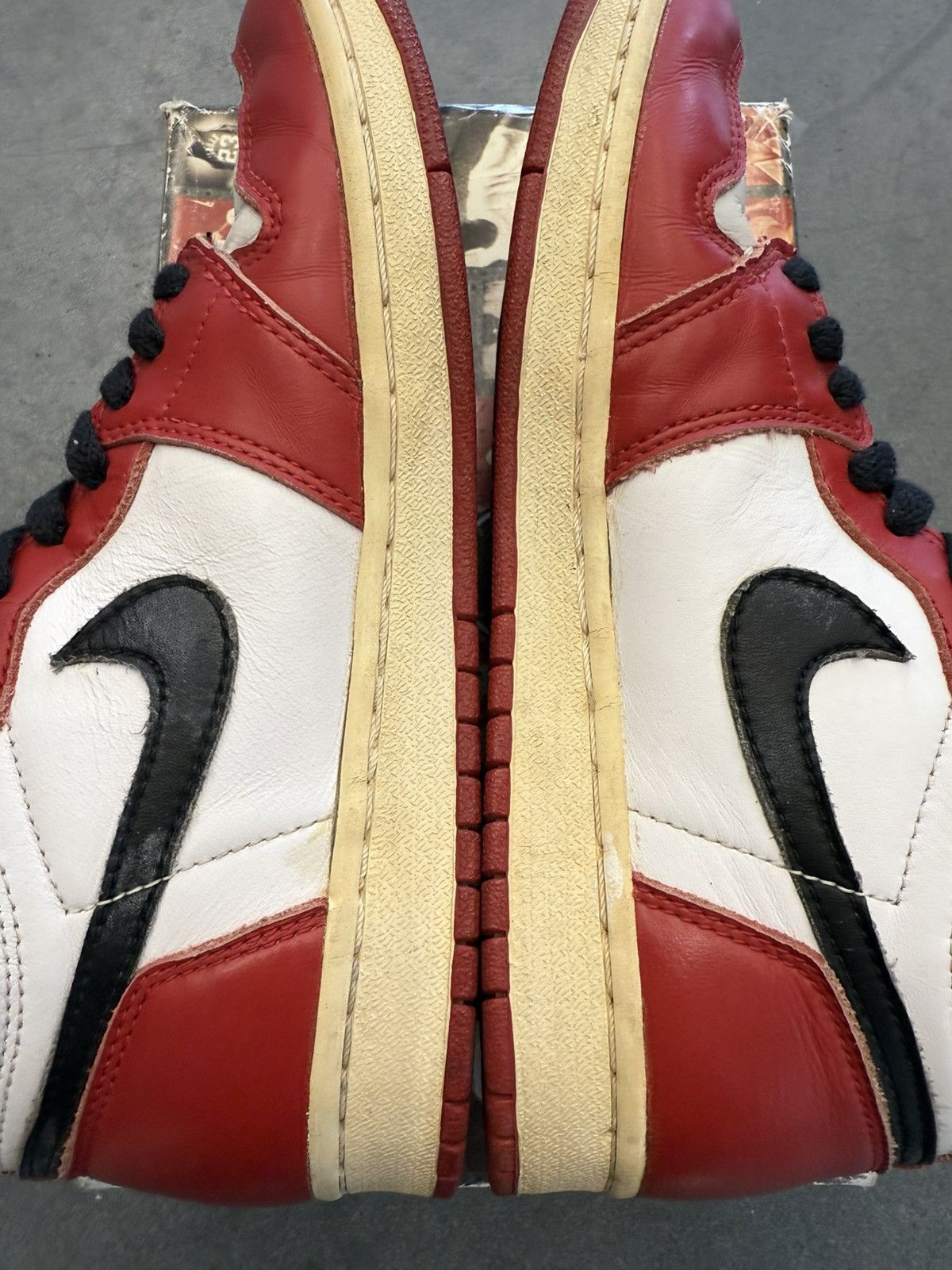 Jordan Brand 1994 Air Jordan 1 Chicago High Size 7.5 (Replacement Box) Size US 7.5 / EU 40-41 - 4 Thumbnail