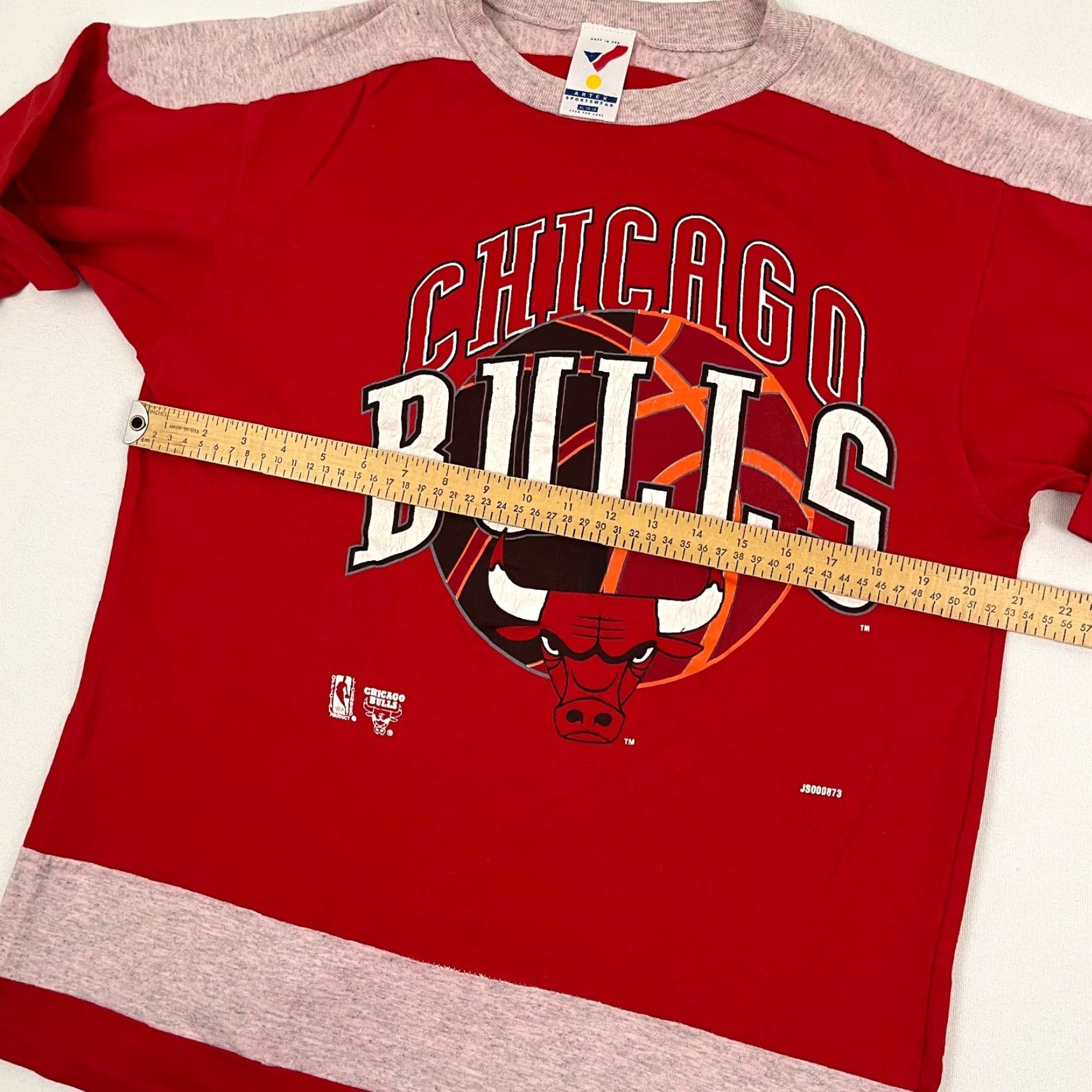 Vintage VTG 90s Chicago Bulls Graphic T-Shirt Mens M/L Retro Throwback USA Shirt Adult M Red Cotton Logo 3/4 Sleeve Crew Neck Sports 90s Mens Size US M / EU 48-50 / 2 - 6 Thumbnail