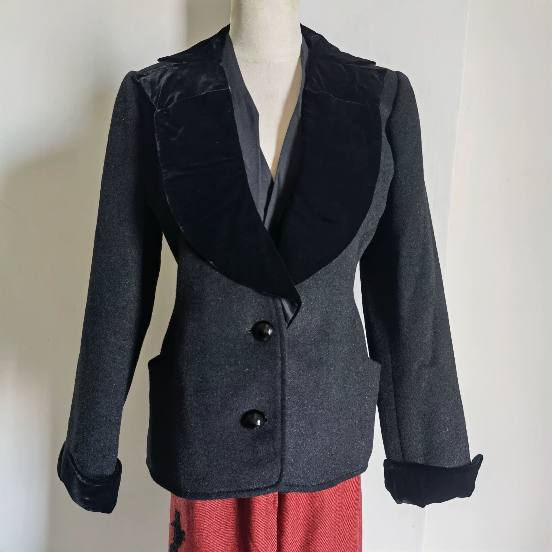 Saint Laurent Paris 1980s Yves Saint Laurent Velvet Blazer Size S / US 4 / IT 40 - 1 Thumbnail