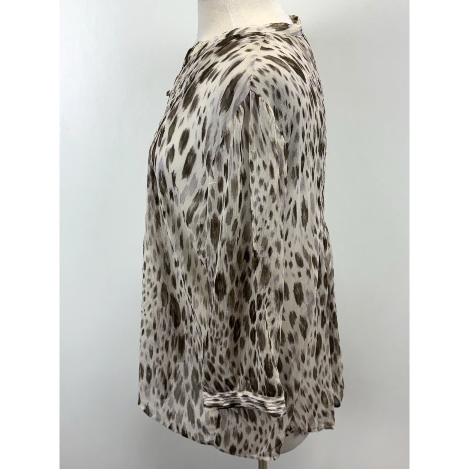 Vintage Chicos Blouse Shirt Womens Large Beige Animal Print Peasant Sheer Pleated Chiffon Polyester Button U.S. Size Large Size L / US 10 / IT 46 - 2 Thumbnail