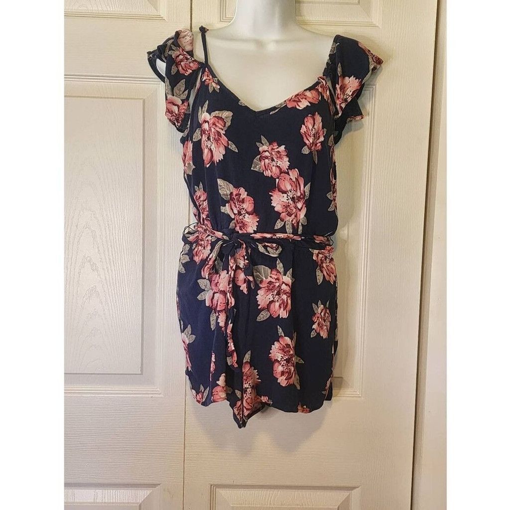 Other Charlotte Russe Floral Romper Size 28" / US 6 / IT 42 - 1 Thumbnail