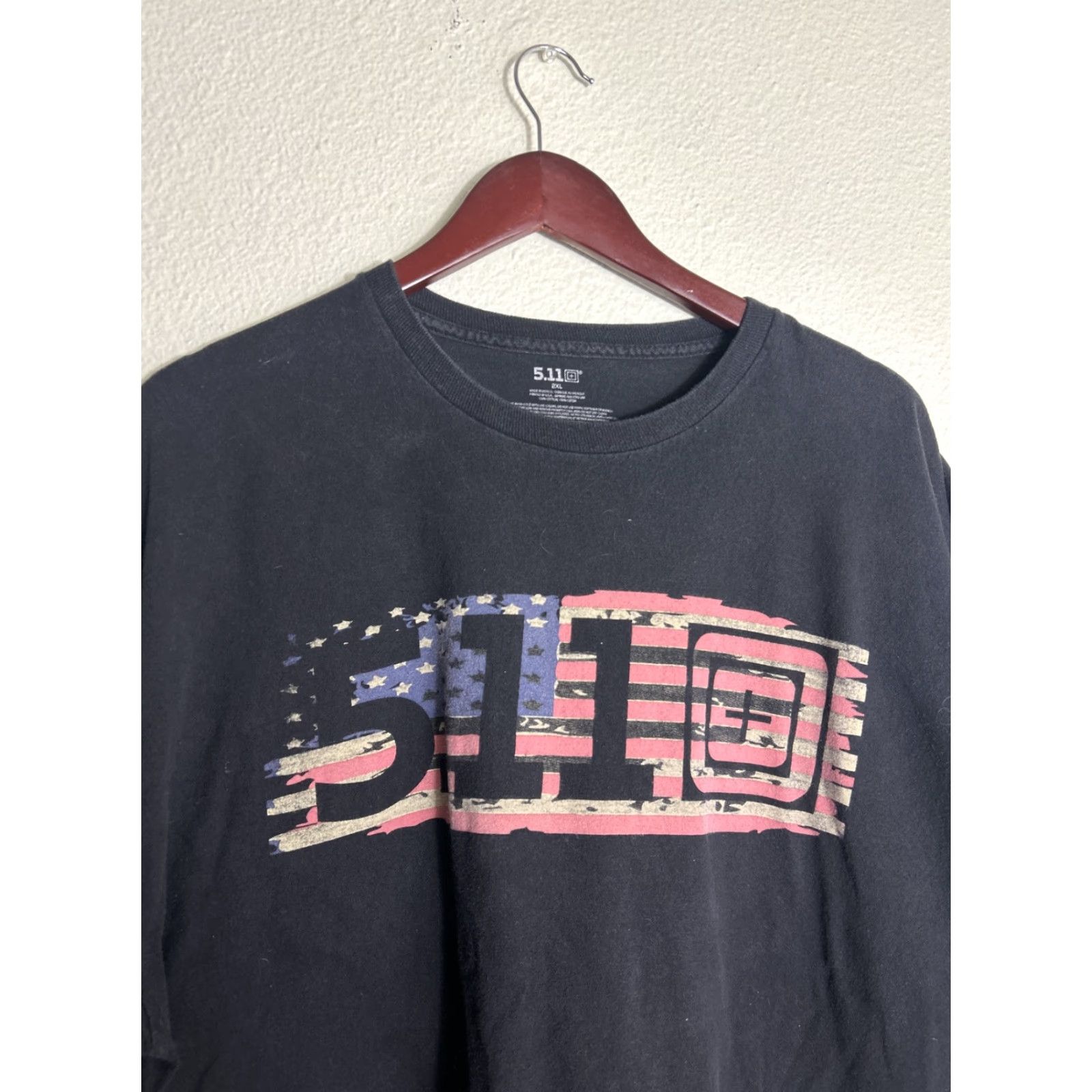 Vintage VINTAGE? (No) 5.11 Tactical Mens 2XL Short Sleeve T-Shirt Black USA Flag Shirt Mens Black 2XL USA flag 5.11 Tactical Shirt Size US XXL / EU 58 / 5 - 7 Thumbnail