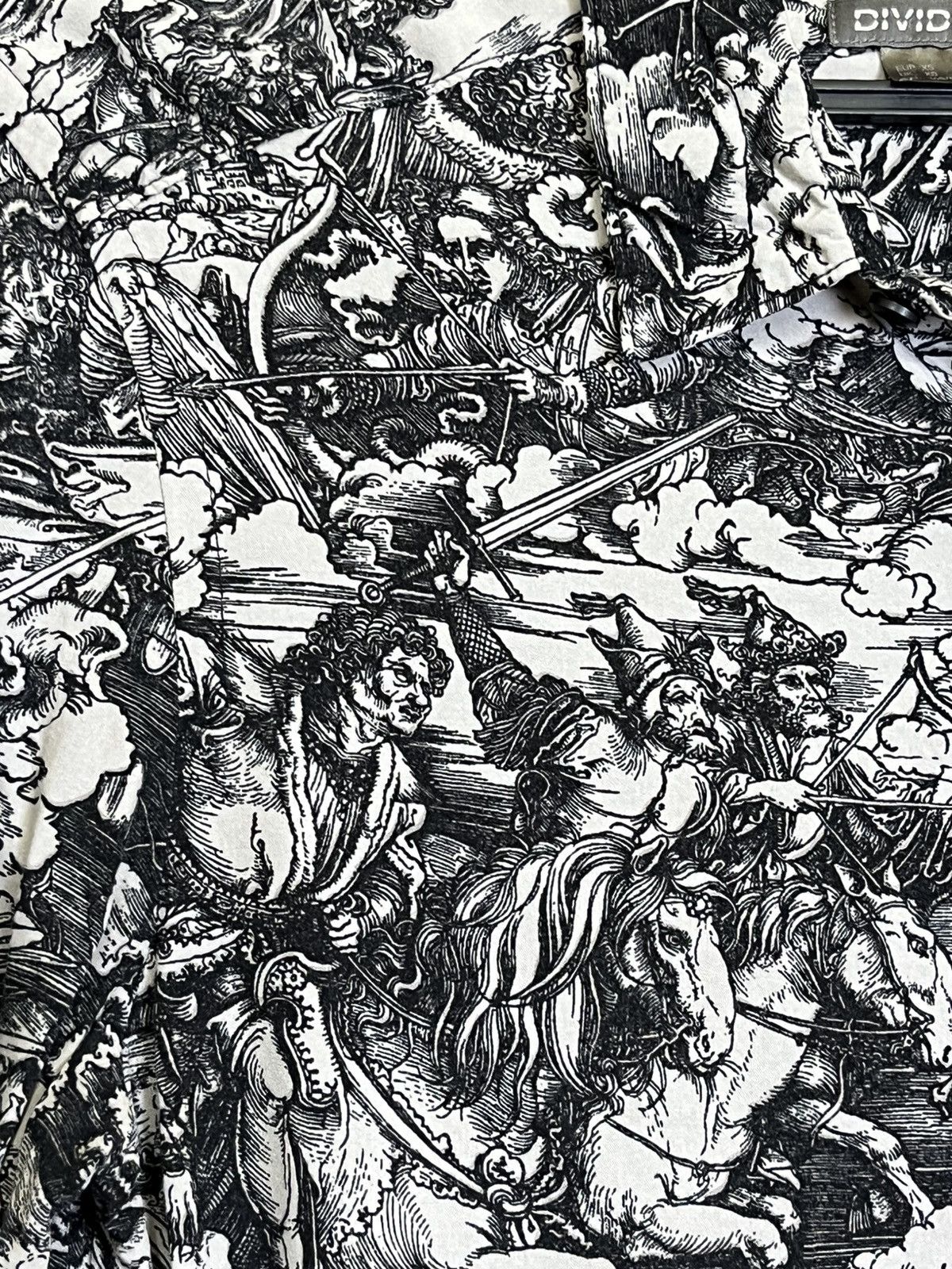 Japanese Brand H&M ALBRECHT DURER APOCALYPSE PRINT RAYON BUTTON UPS SHIRT Size US S / EU 44-46 / 1 - 9 Thumbnail