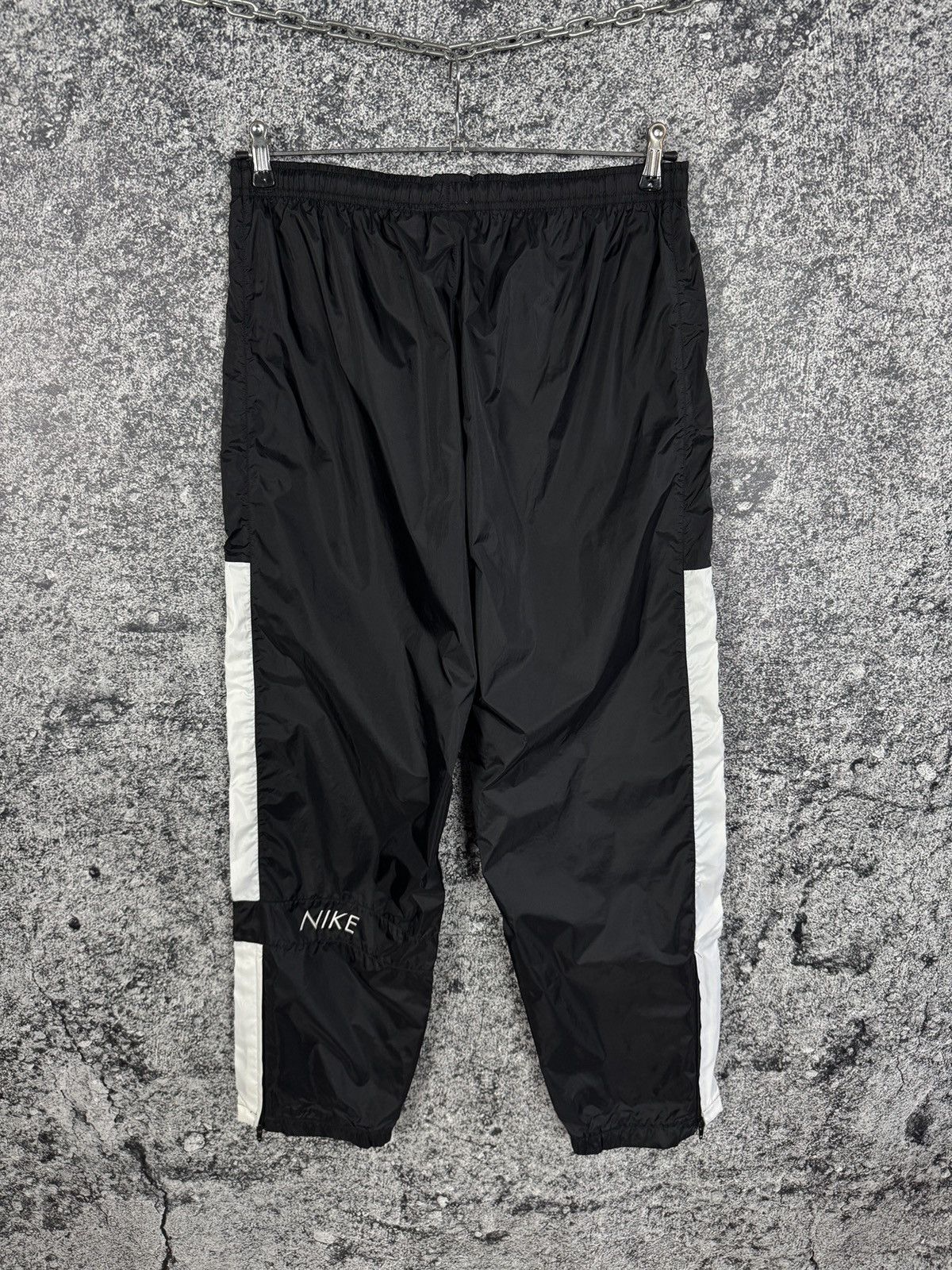 Nike Nike Track Nylon Pants Vintage 90s Style Zip Cuffs Y2K Sz L Size US 36 / EU 52 - 12 Thumbnail