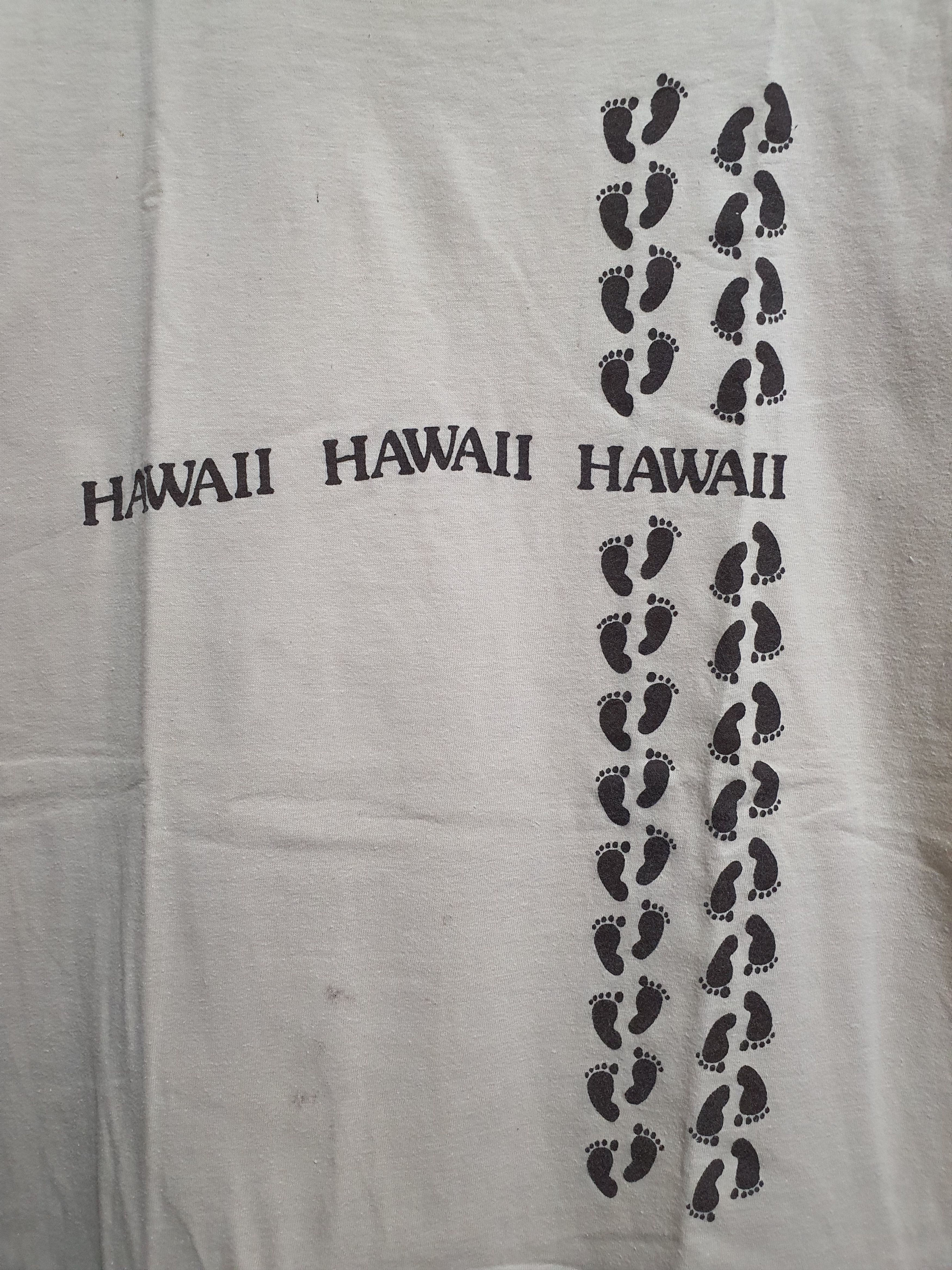 Hanes × Vintage HAWAII HANES 80’S FOOTPRINT 18”/28” VINTAGE T-SHIRT Size US M / EU 48-50 / 2 - 5 Thumbnail
