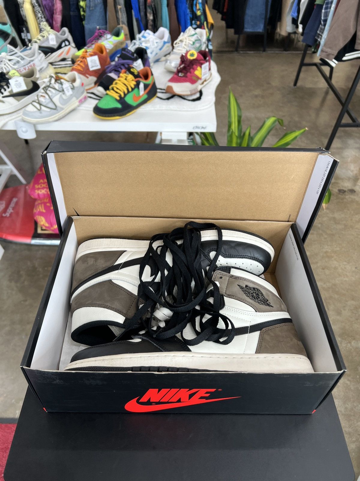 Jordan Brand Air Jordan 1 Mocha Sz. 11.5 (2020) Size US 11.5 / EU 44-45 - 10 Thumbnail