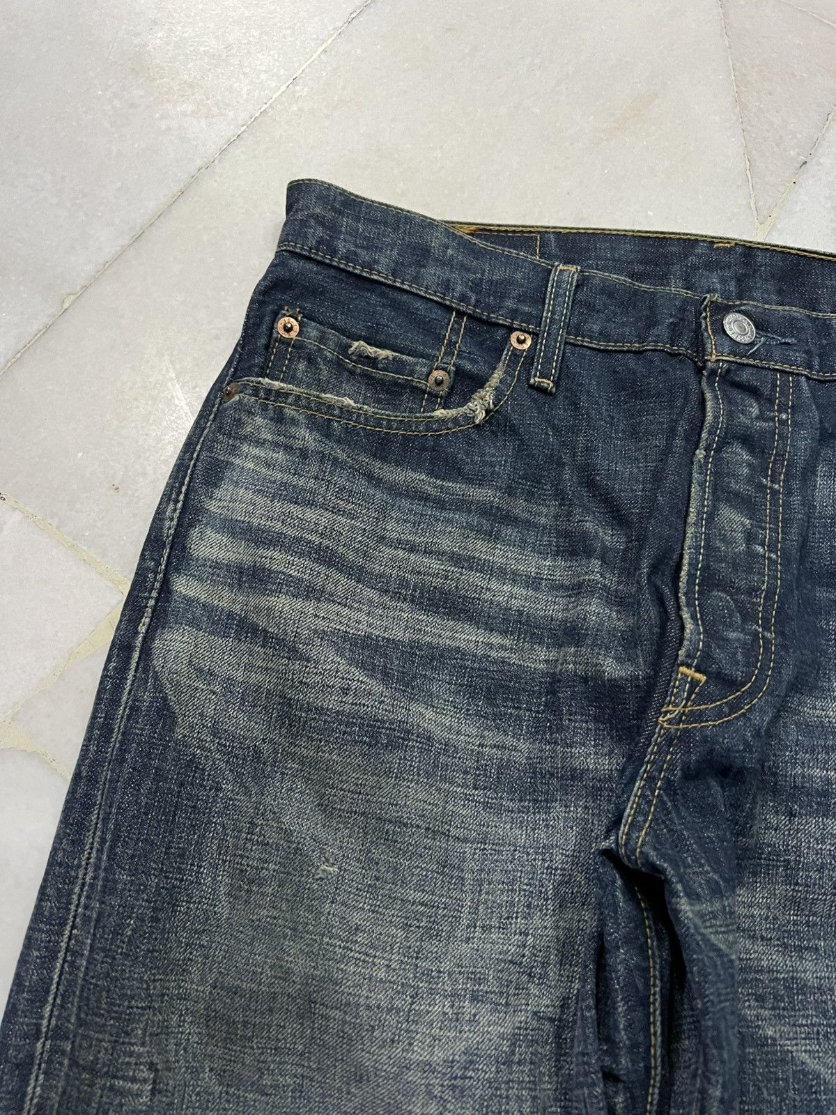 Levi's × Levi's Vintage Clothing VINTAGE 90’s STYLE LEVIS 501 BUTTON FLY DISTRESS JEANS Size US 31 - 7 Thumbnail