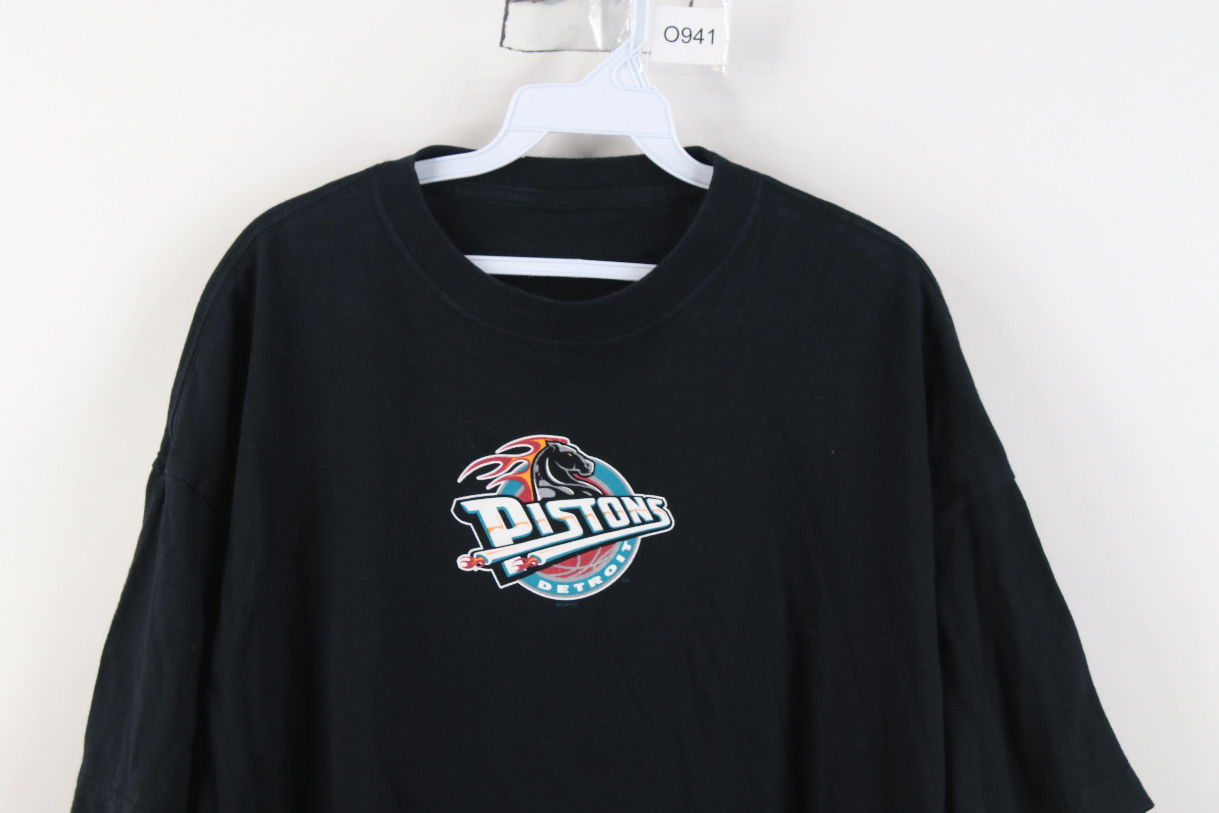 Vintage Vintage 90s Y2K Pistons Basketball Flaming Horse T-Shirt Size US XXL / EU 58 / 5 - 2 Thumbnail