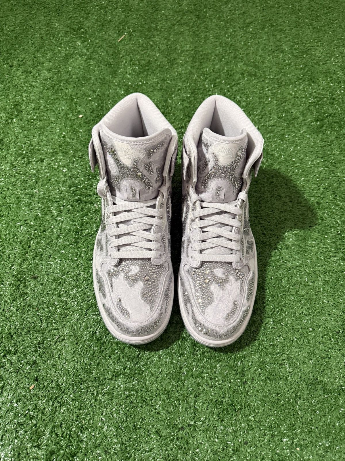 Jordan Brand WMNS AIR JORDAN 1 RETRO HI OG “Swarovski Vast Grey W13” Size US 12 / IT 42 - 3 Thumbnail