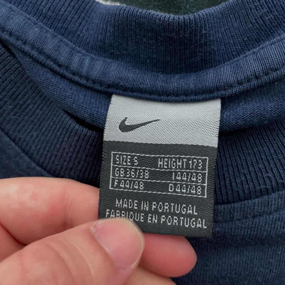 Nike Vintage 00s y2k Nike Town London T-shirt Rare Size US S / EU 44-46 / 1 - 3 Thumbnail