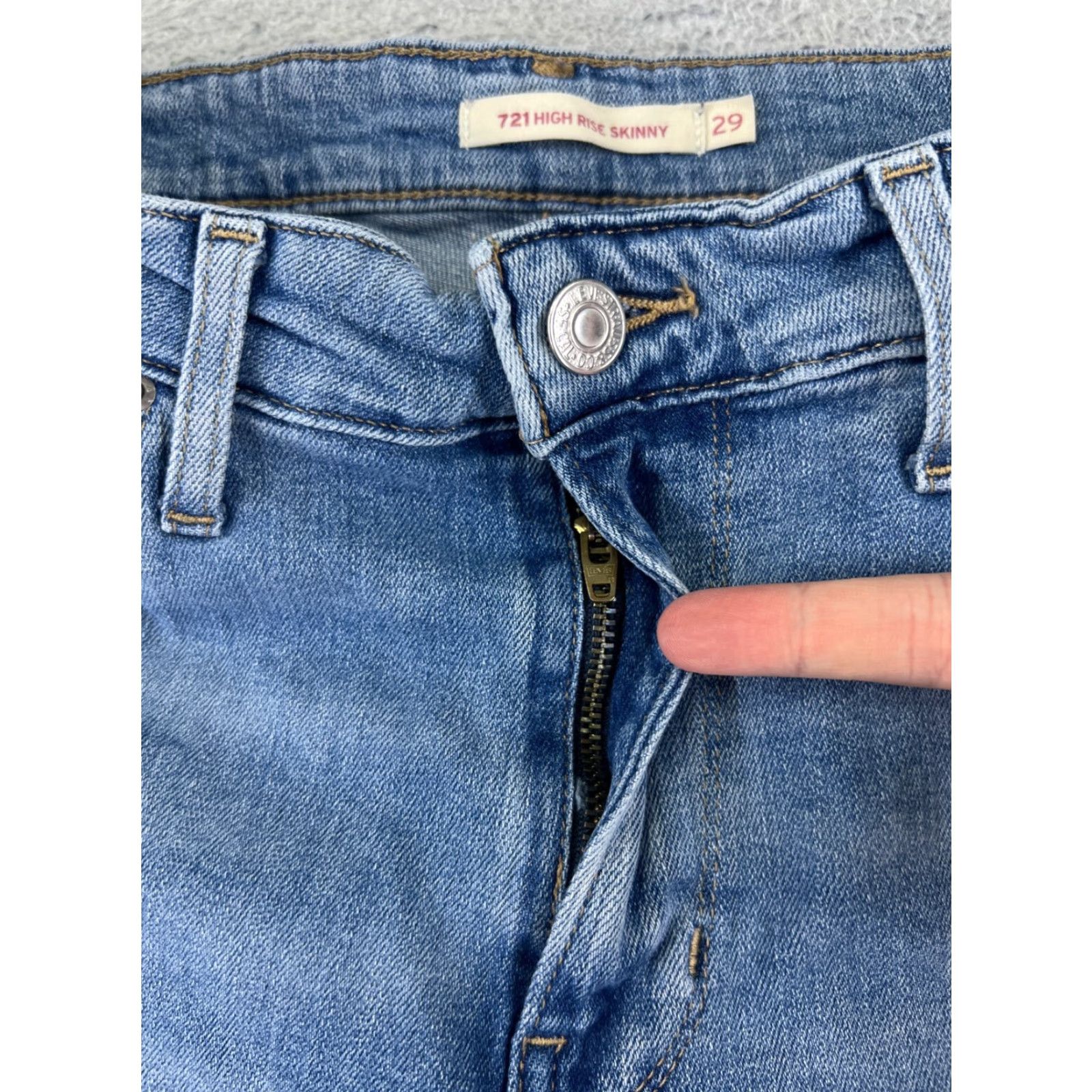 Levi's Levis Womens Short Denim 29 Blue 5-Pocket Distressed Cut-Off High Rise 721 Jeans Mid Rise Size 29" - 6 Thumbnail
