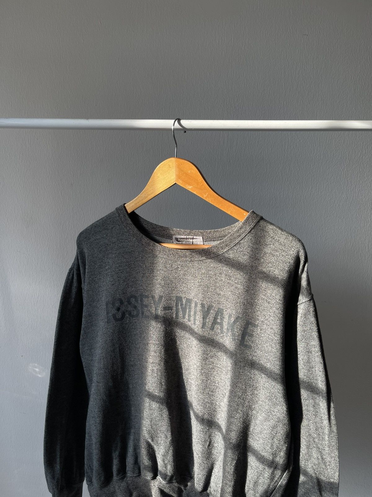 Designer × Issey Miyake × Japanese Brand 80s Issey Miyake SpellOut Sweatshirt Size US M / EU 48-50 / 2 - 3 Thumbnail