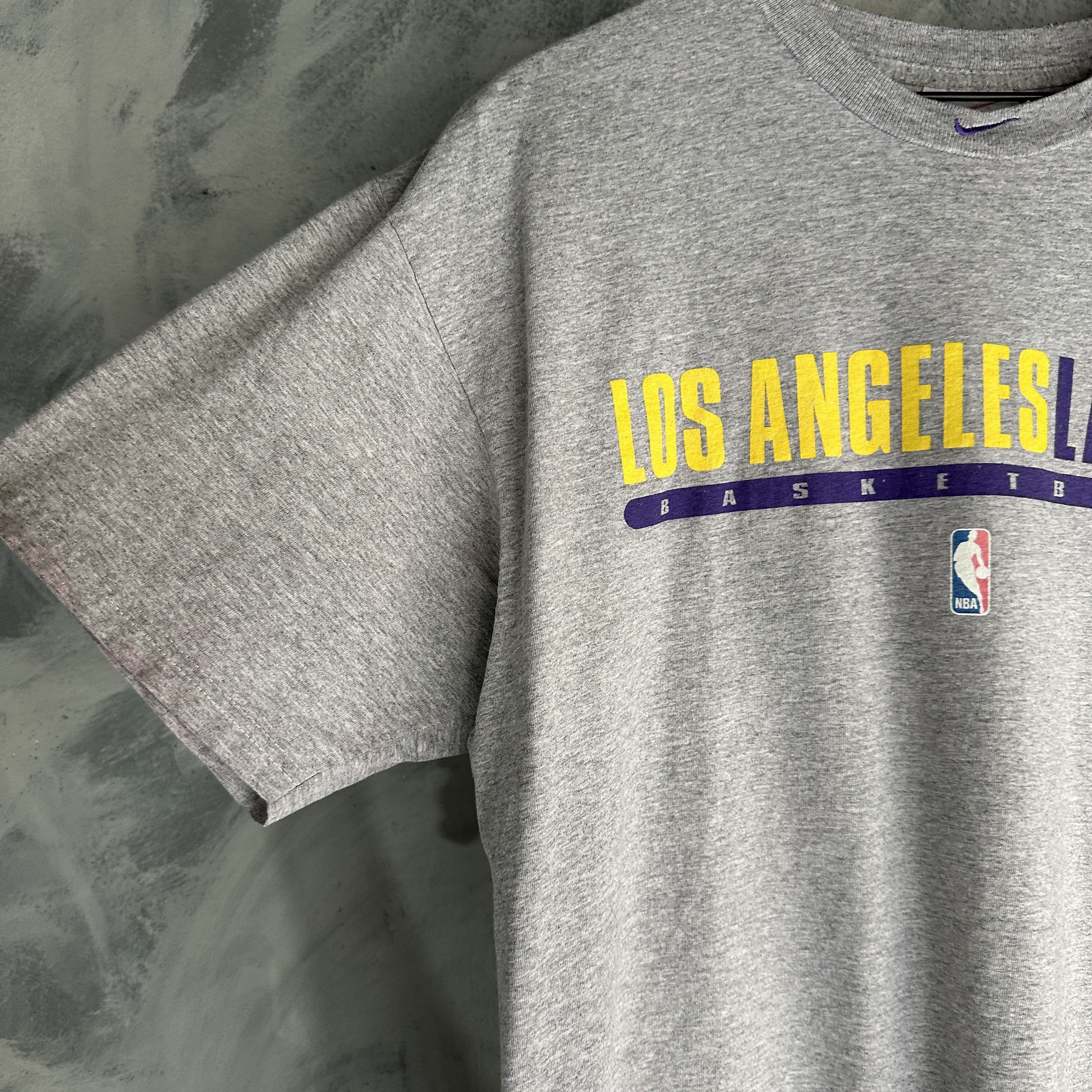 Nike VTG Nike Los Angeles Lakers T Shirt Mens Center Swoosh Size US L / EU 52-54 / 3 - 3 Thumbnail
