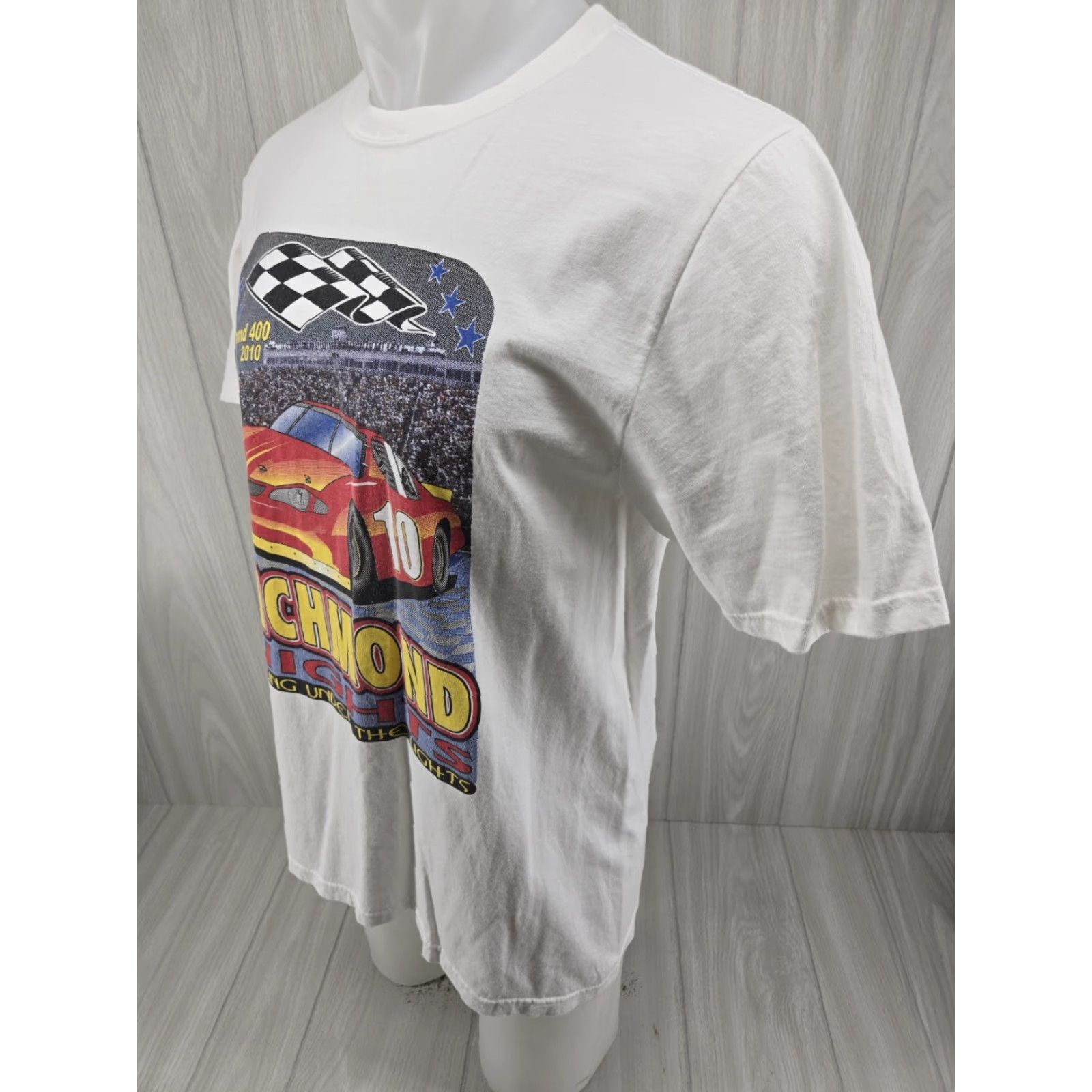 Nike VINTAGE Nike T-Shirt Men's Large Richmond Raceway 400 2010 White Cotton Blend Graphic Print Logo Short Sleeve Crew Neck All Seasons Men Size US L / EU 52-54 / 3 - 5 Thumbnail