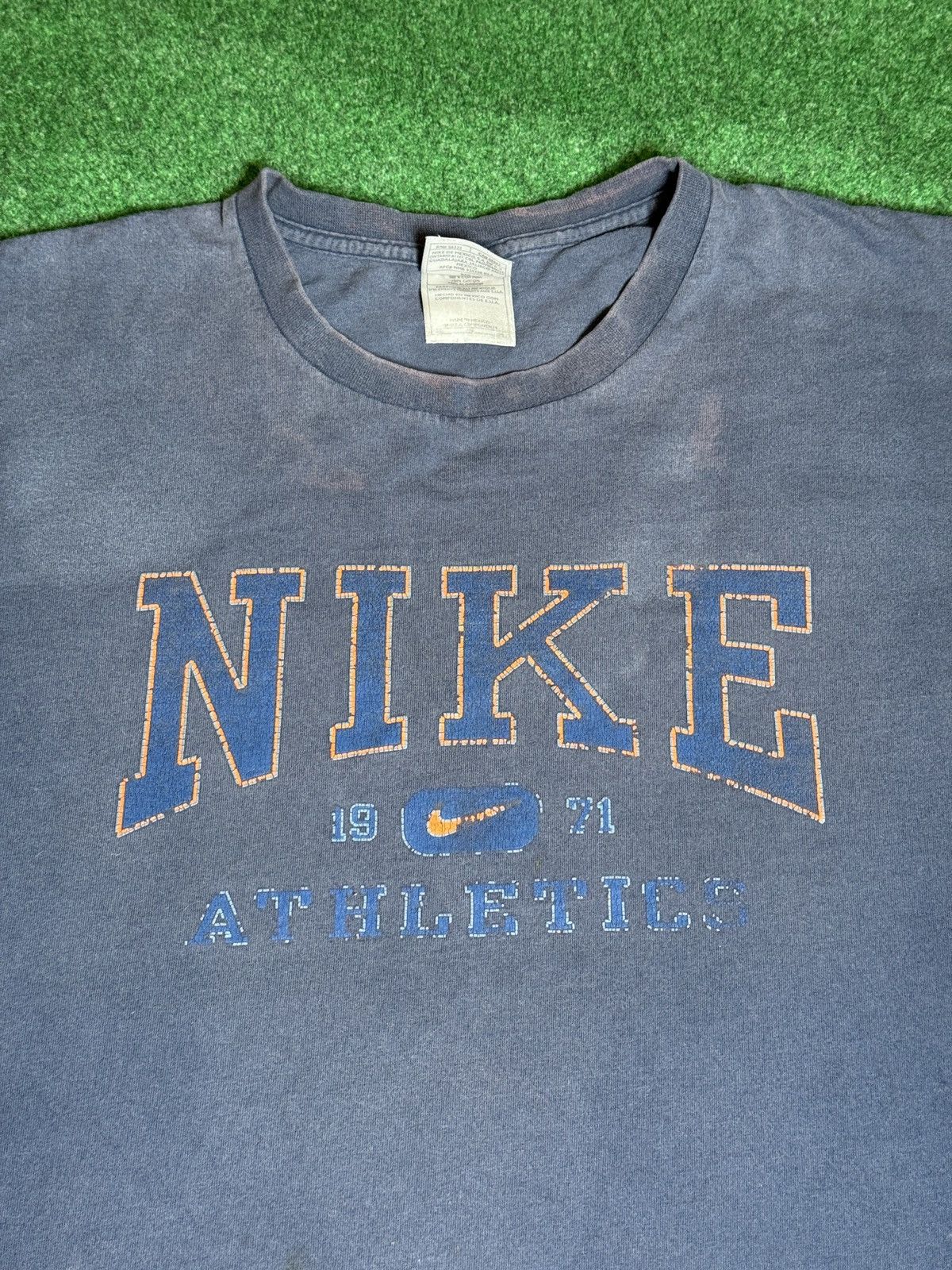 Nike × Vintage Vintage Y2K Nike Faded Distressed Mens XXL Boxy T Shirt Size US XXL / EU 58 / 5 - 2 Thumbnail