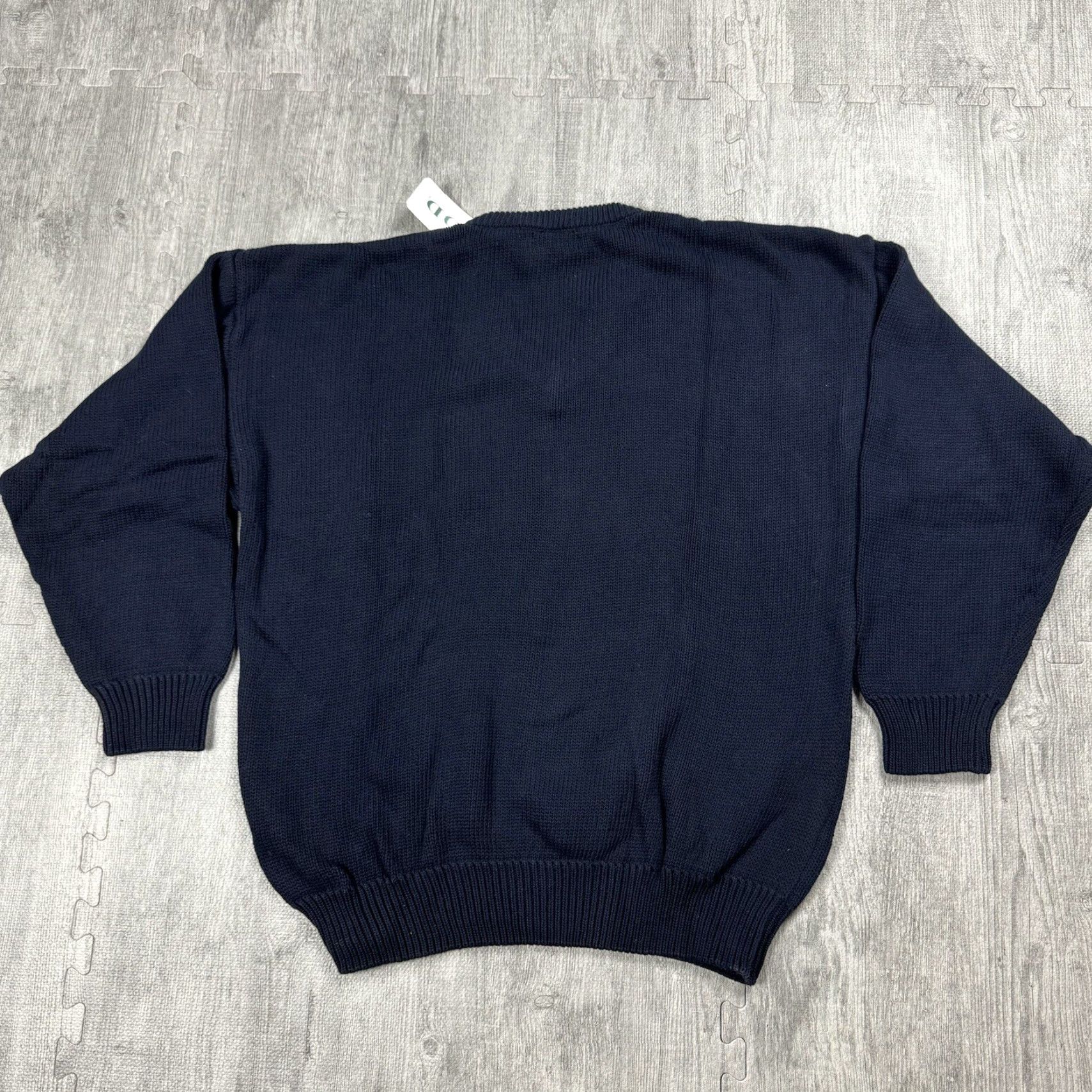 Izod VINTAGE IZOD 80S EMBROIDERED CREST V-NECK PULLOVER SWEATER L NAVY COTTON MENS Size US L / EU 52-54 / 3 - 6 Thumbnail