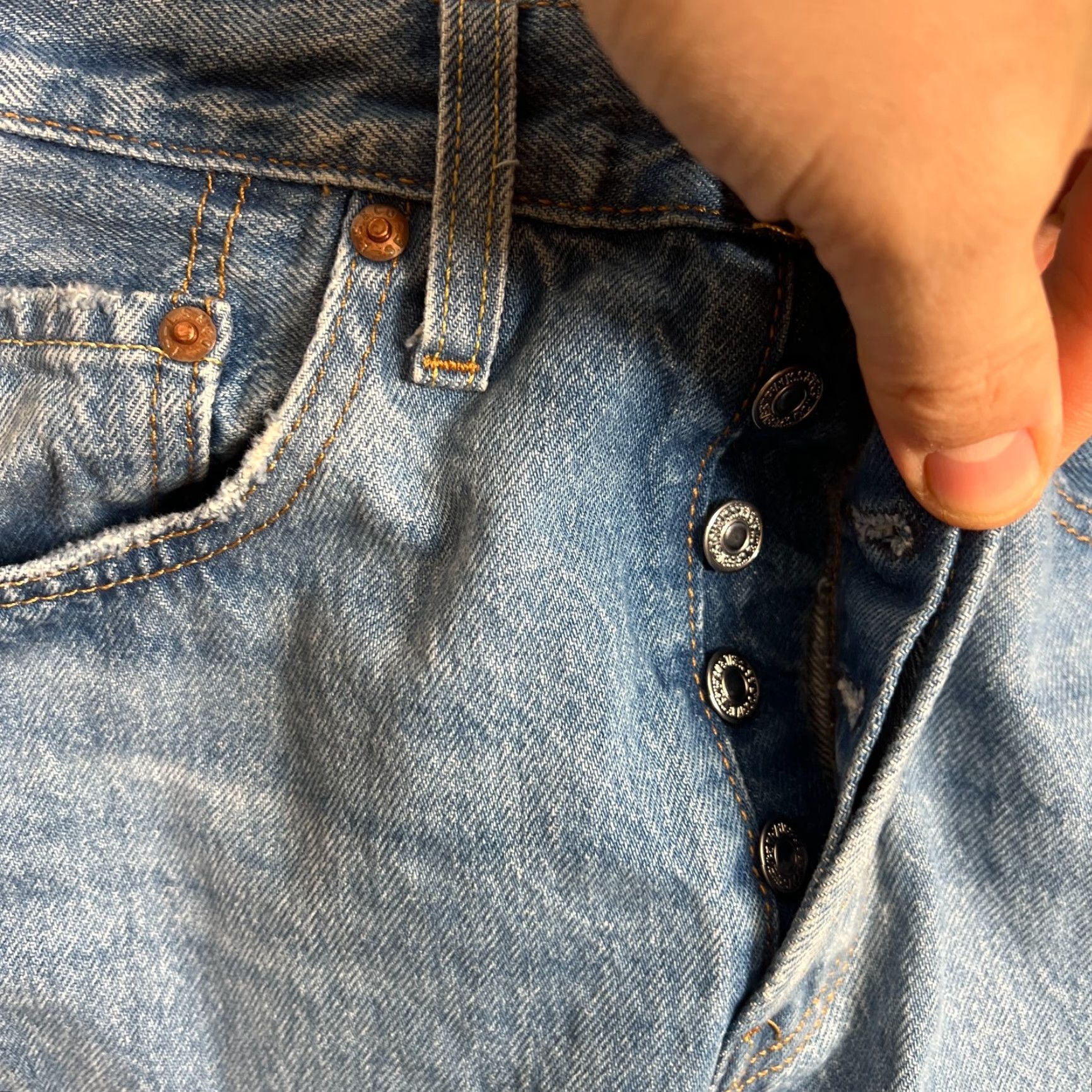 Levi's VINTAGE Levis 501 Jeans Womens 26x28 Blue Denim Button Fly Logo Patch Regular Fit Straight 5-Pocket Classic City USA Size 26" / US 2 / IT 38 - 6 Thumbnail