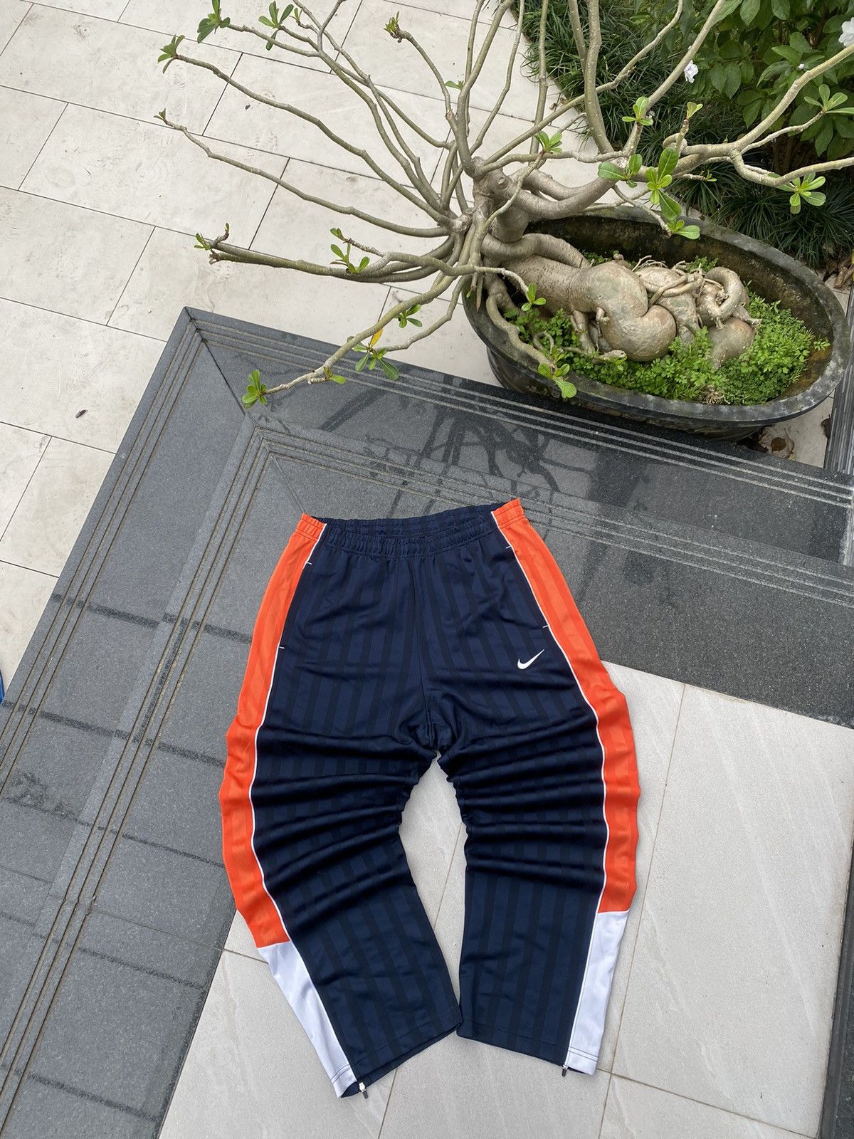 Nike × Vintage 90’s NIKE RARE LOGO Y2K RETRO SWOOSH ZIP NYLON SWEATPANTS Size US 34 / EU 50 - 4 Thumbnail