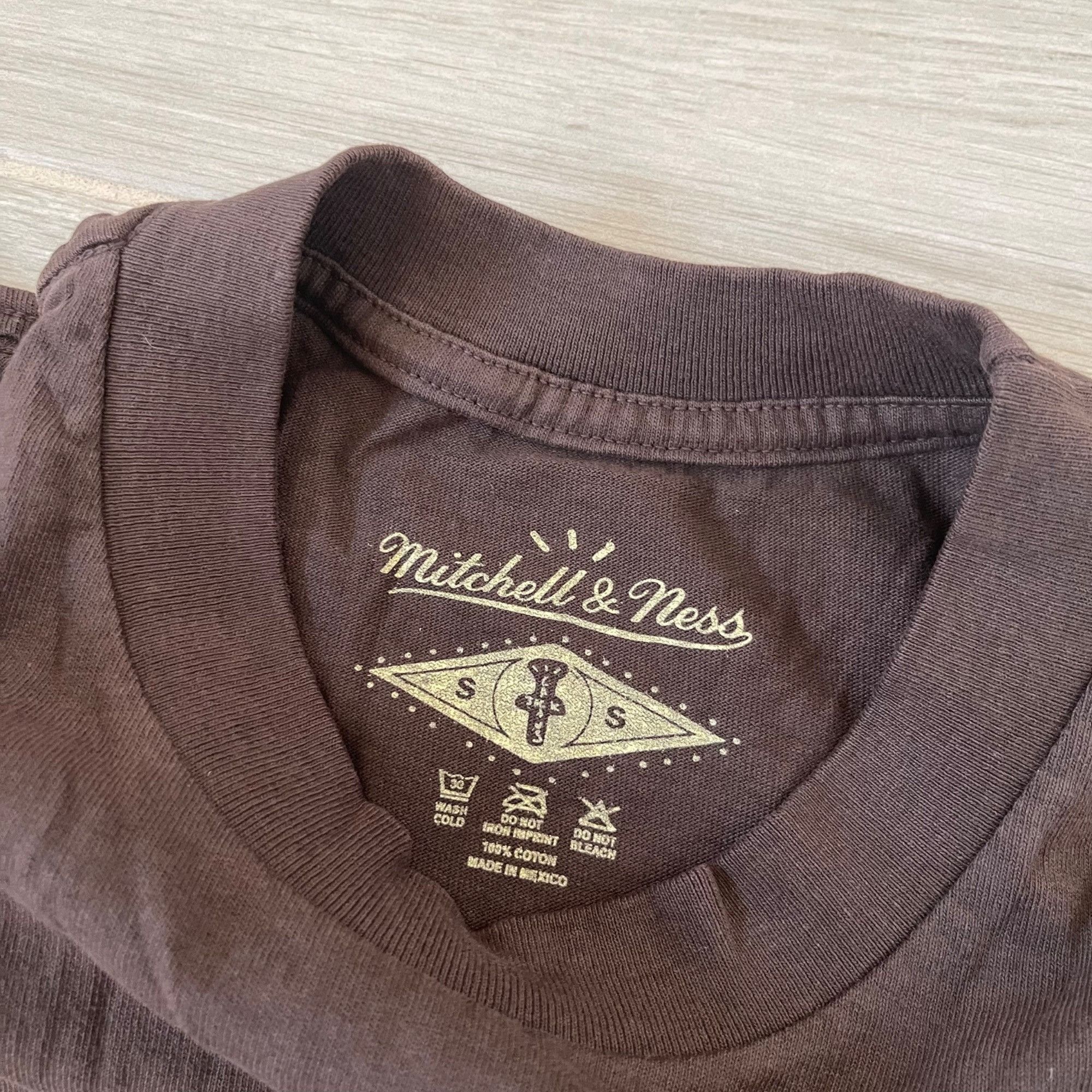 Mitchell & Ness × Travis Scott TRAVIS SCOTT CACTUS JACK x MITCHELL & NESS x OU TEE SZ S Size US S / EU 44-46 / 1 - 2 Thumbnail