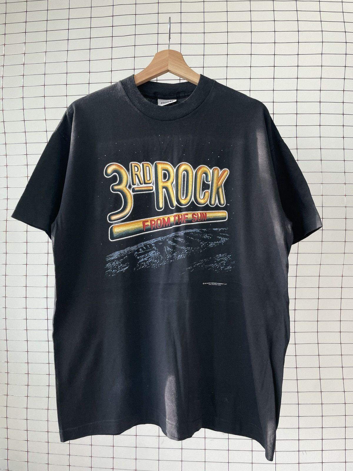 Vintage Vintage 3rd Rock From The Sun T-Shirt Size US XL / EU 56 / 4 - 1 Thumbnail