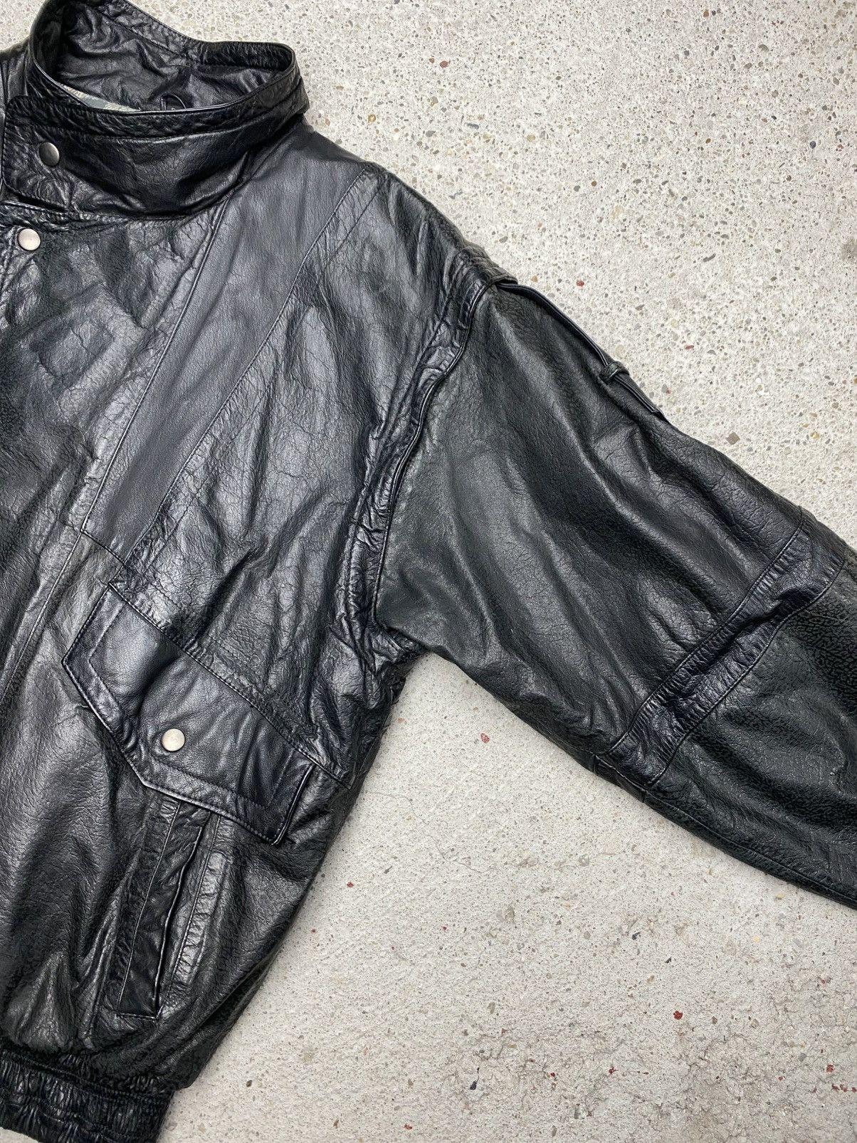 Japanese Brand Vintage black bomber leather jacket japan assimetrical Size US L / EU 52-54 / 3 - 4 Thumbnail
