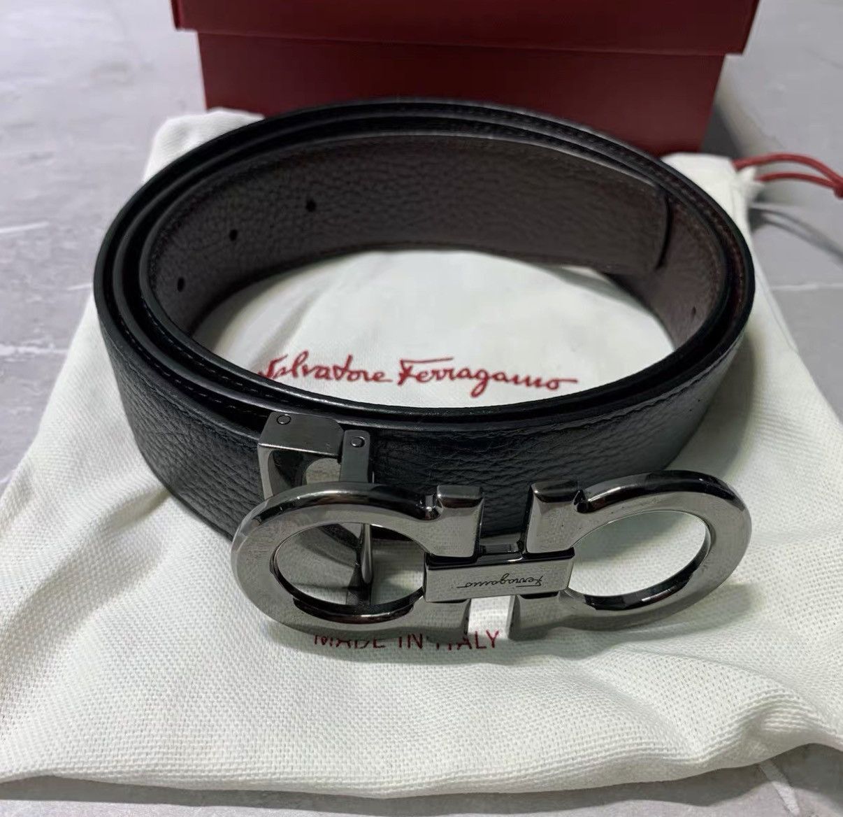 Salvatore Ferragamo Ferragamo Logo Smooth Buckle Leather Belt J42 Size ONE SIZE - 1 Thumbnail