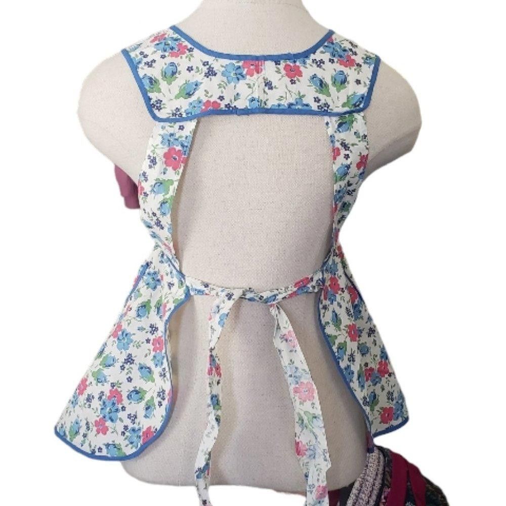 Designer CT651 Vintage Hand Made Petite Floral Apron with pockets Size ONE SIZE - 3 Thumbnail