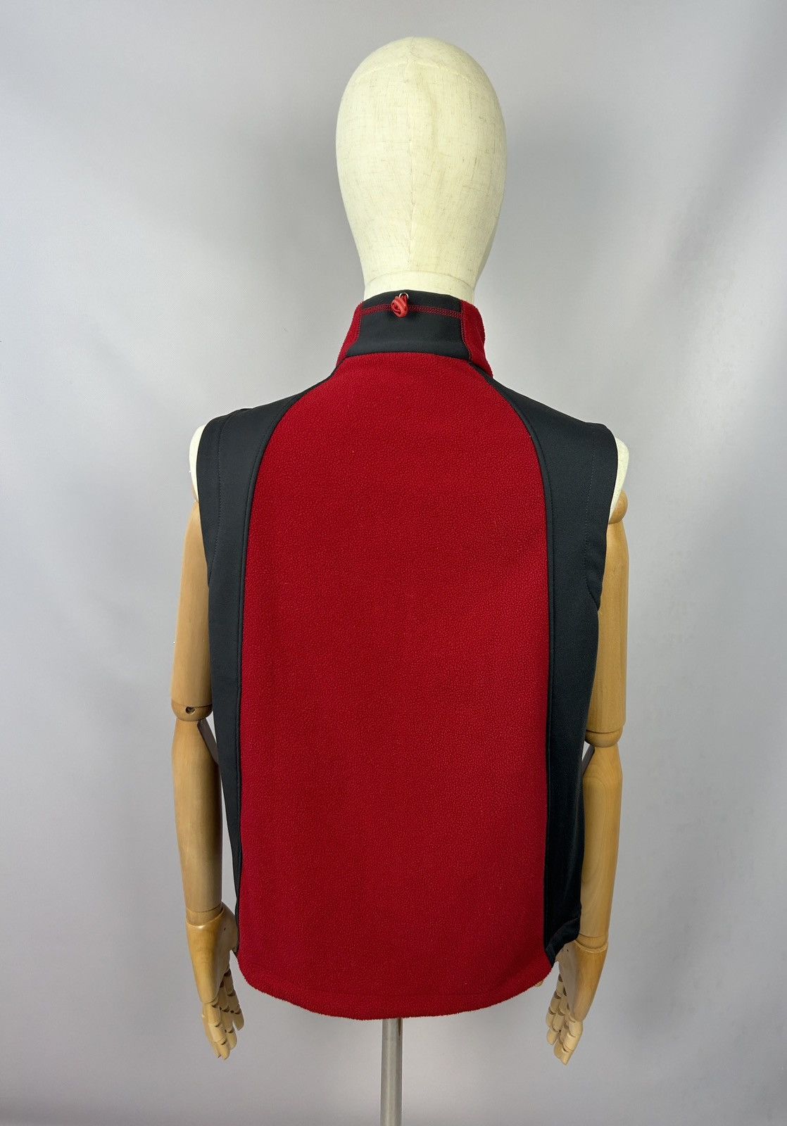 Other Sherpa Hiunchuli Fleece Grey Red Gilet Vest Size M Size US M / EU 48-50 / 2 - 6 Thumbnail