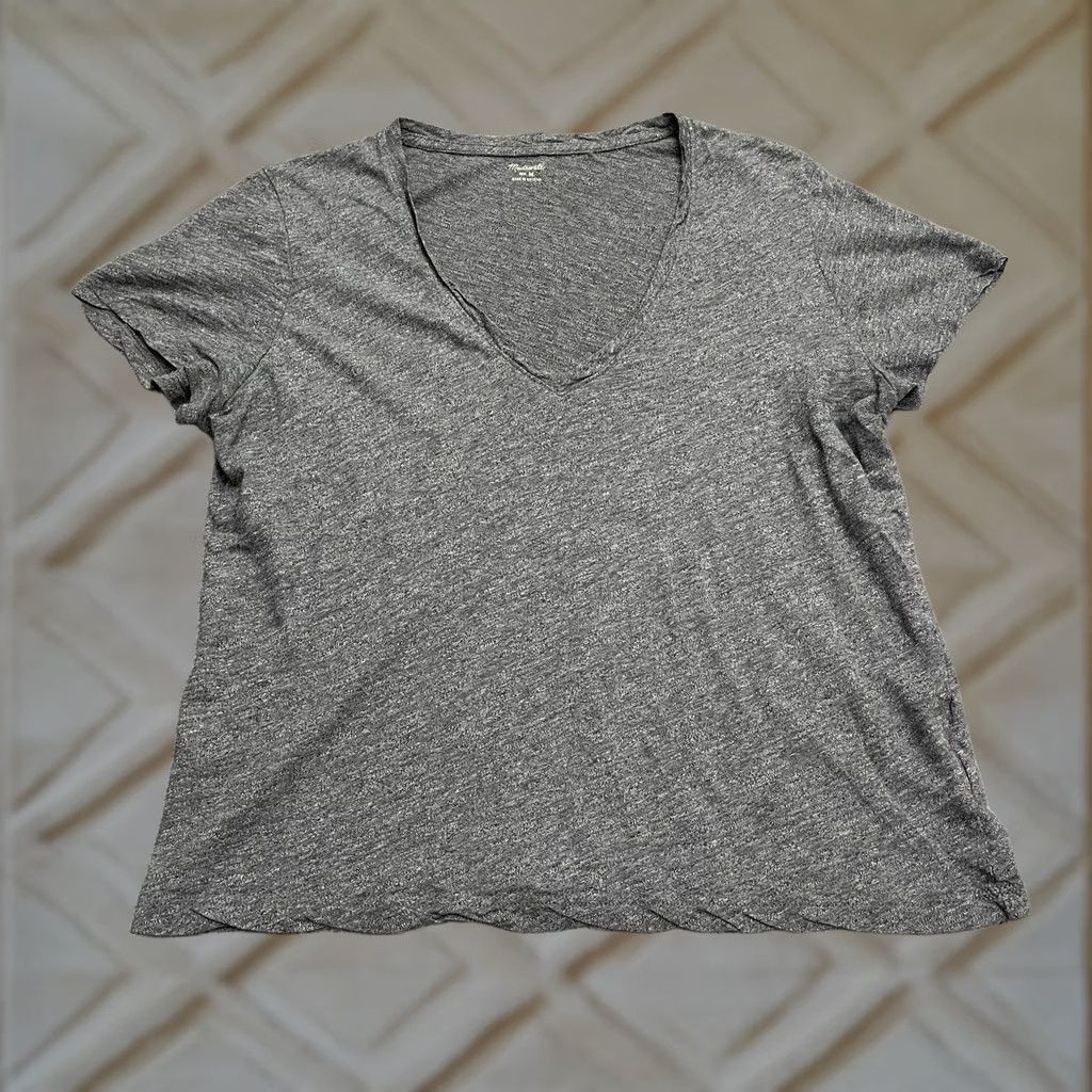 Madewell Madewell T-Shirt Womens Medium Gray Cotton V-Neck Basic Tee Essential Size M / US 6-8 / IT 42-44 - 1 Thumbnail